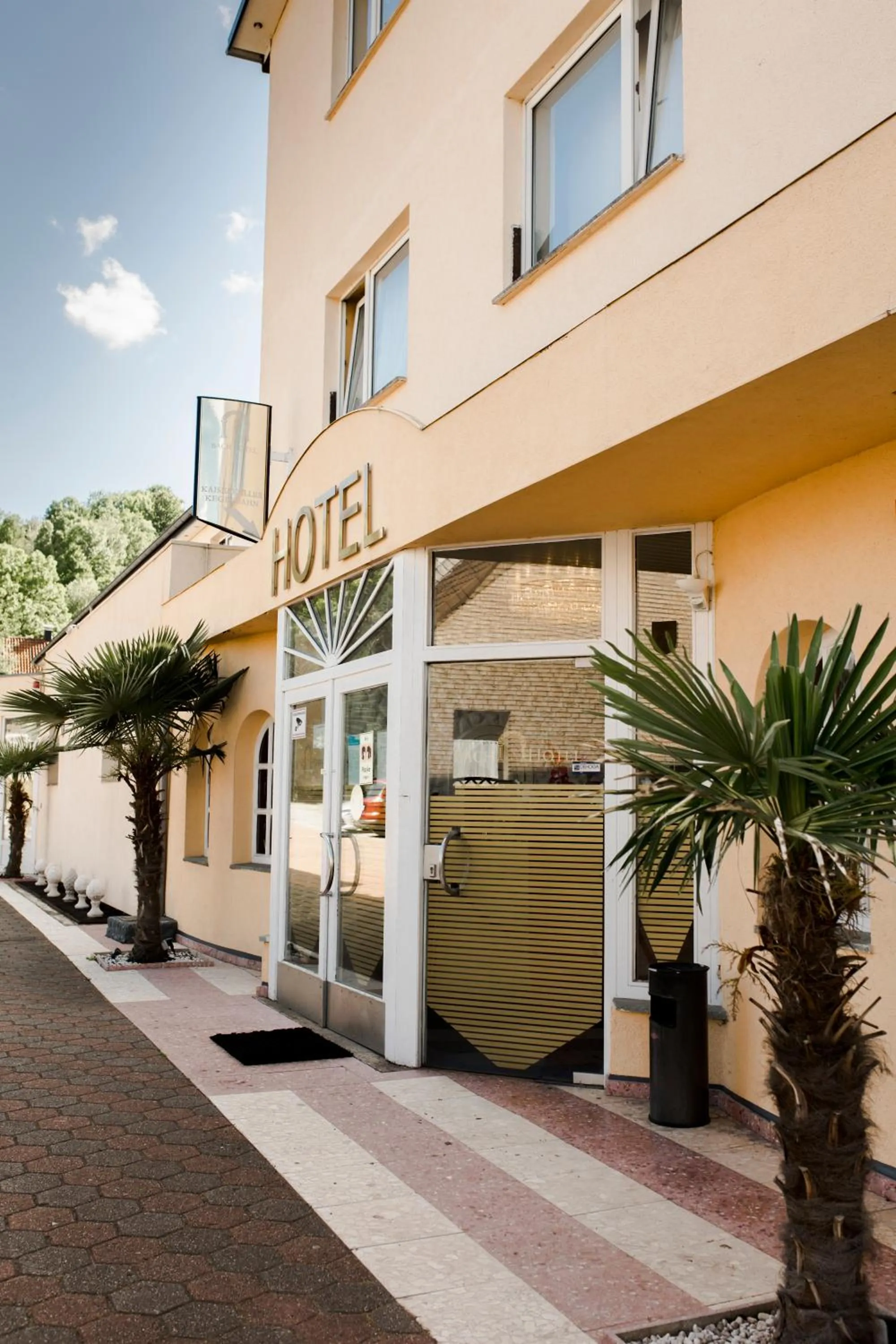 Facade/entrance in Bach Hotel