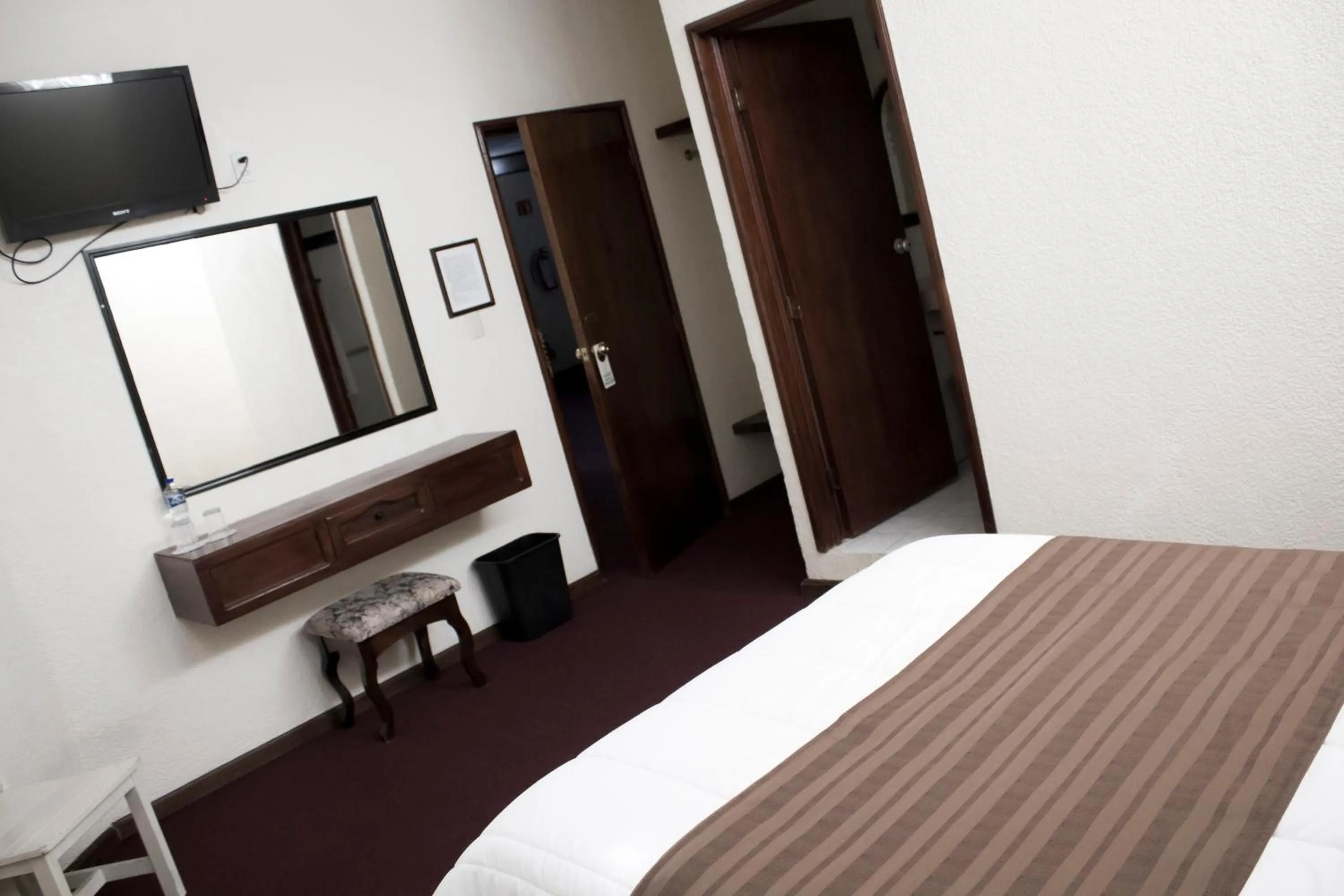 Photo of the whole room, Bed in HOTEL ROMO