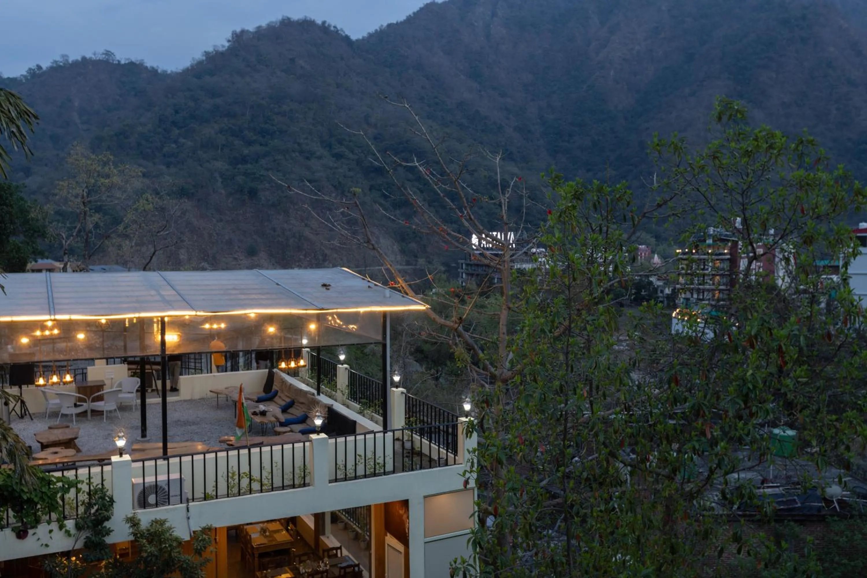 Restaurant/places to eat in Yogved Hospitality & Resort