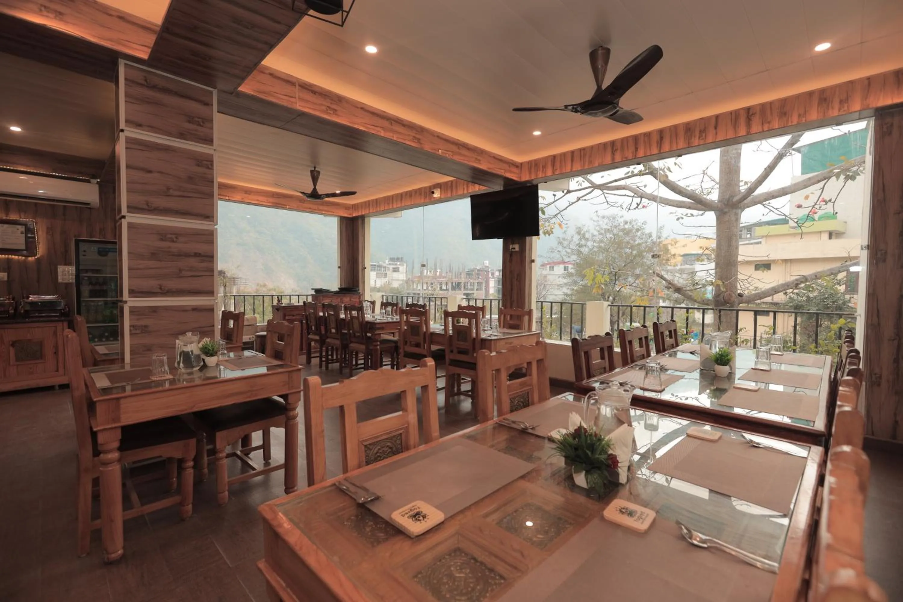 Restaurant/places to eat in Yogved Hospitality & Resort