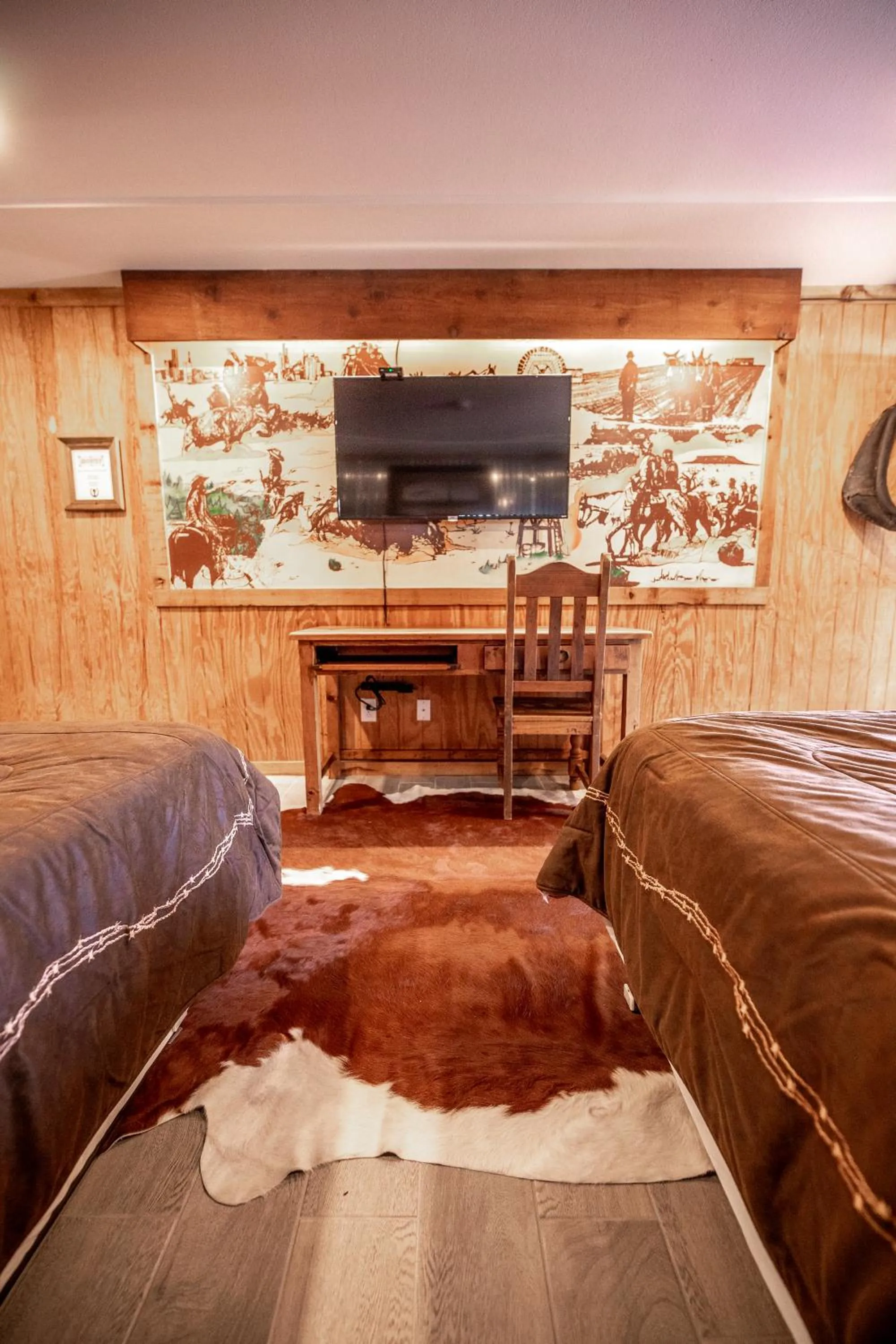 Photo of the whole room in The Big Texan Motel