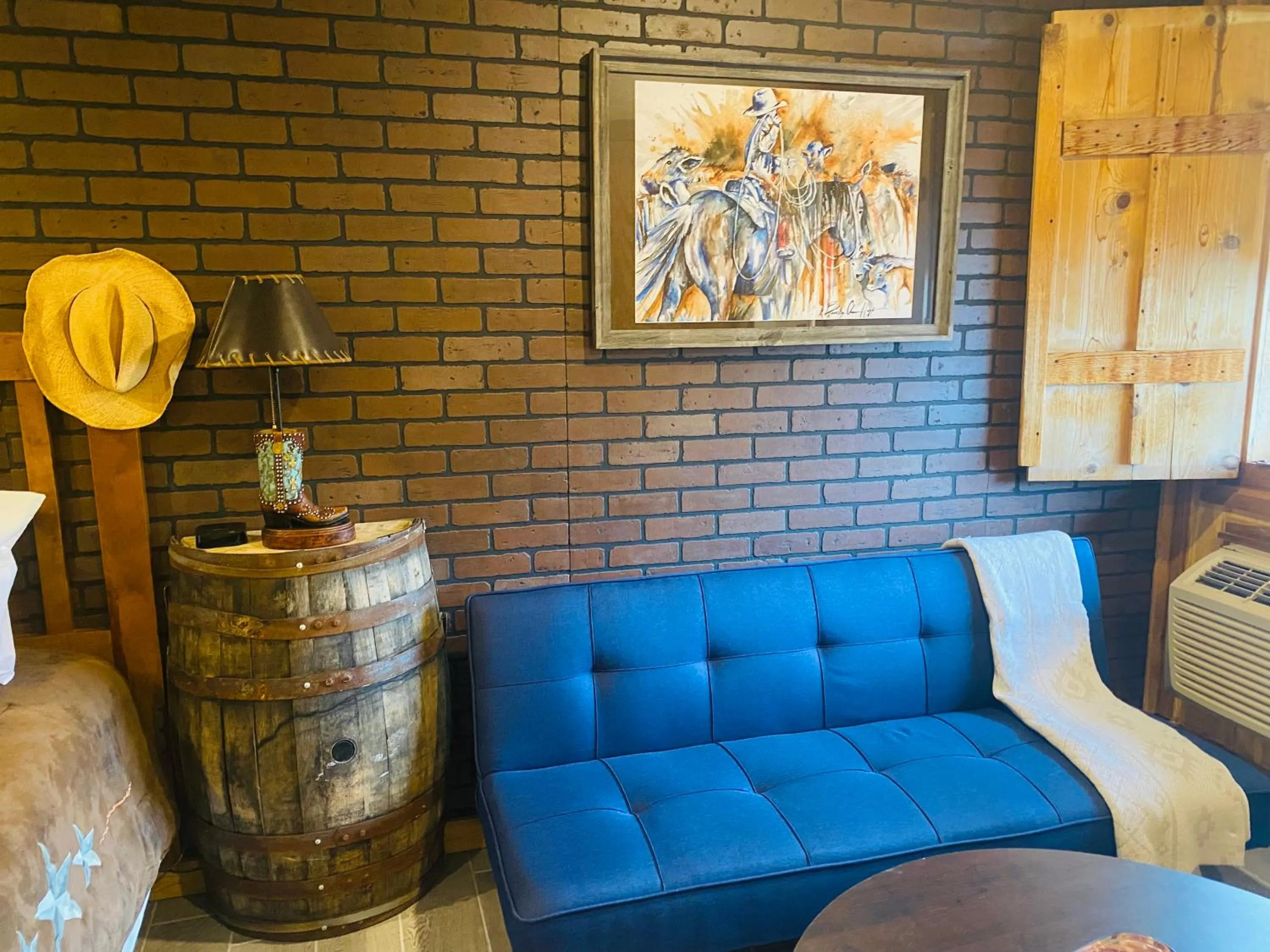 Living room in The Big Texan Motel