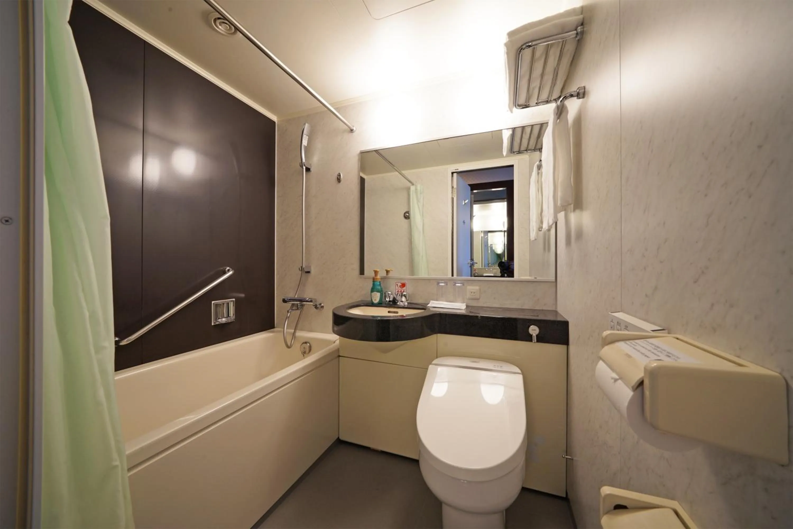 Toilet in LOISIR HOTEL SHINAGAWA SEASIDE