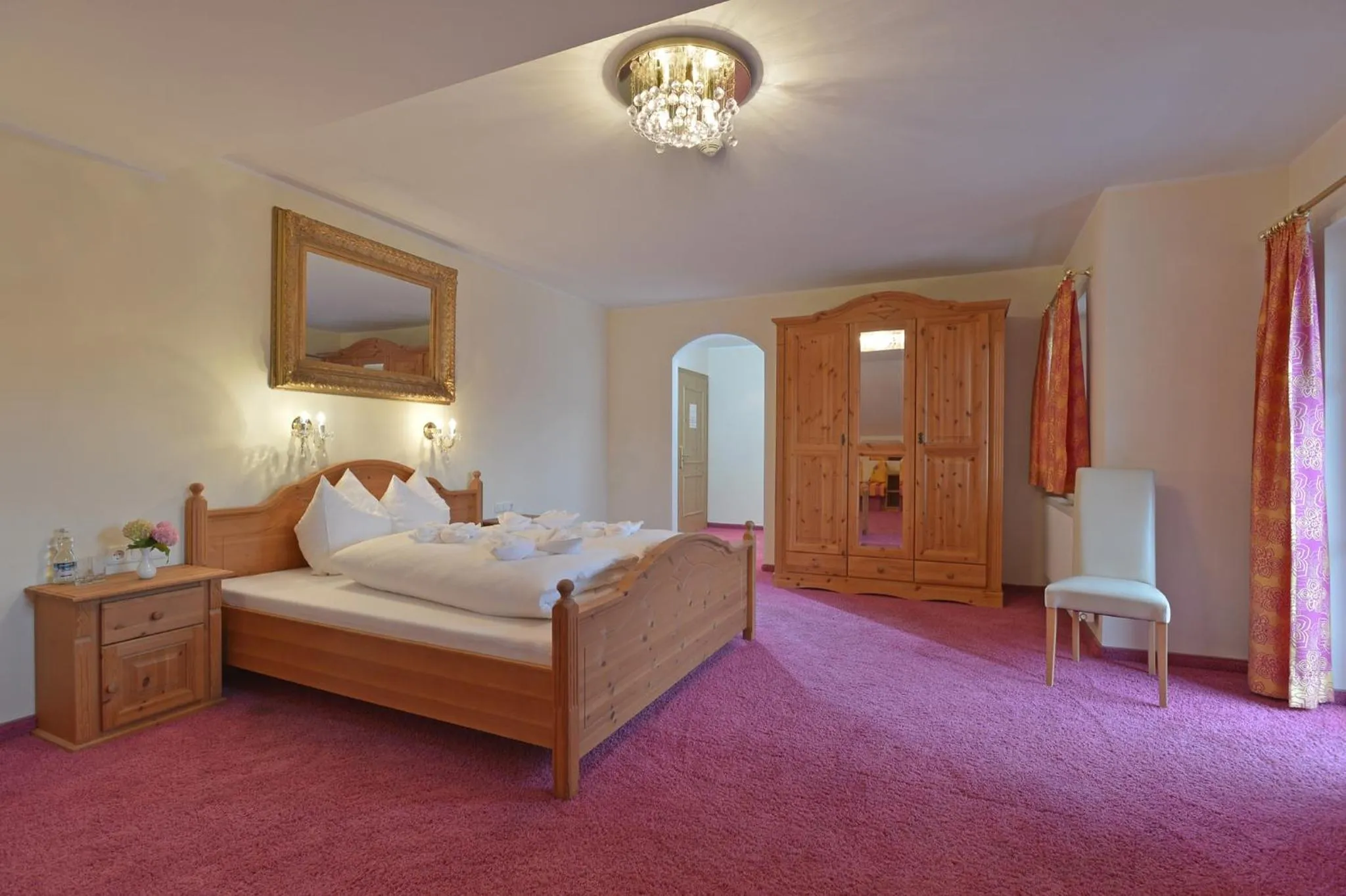 Photo of the whole room, Bed in Posthotel Mayrhofen