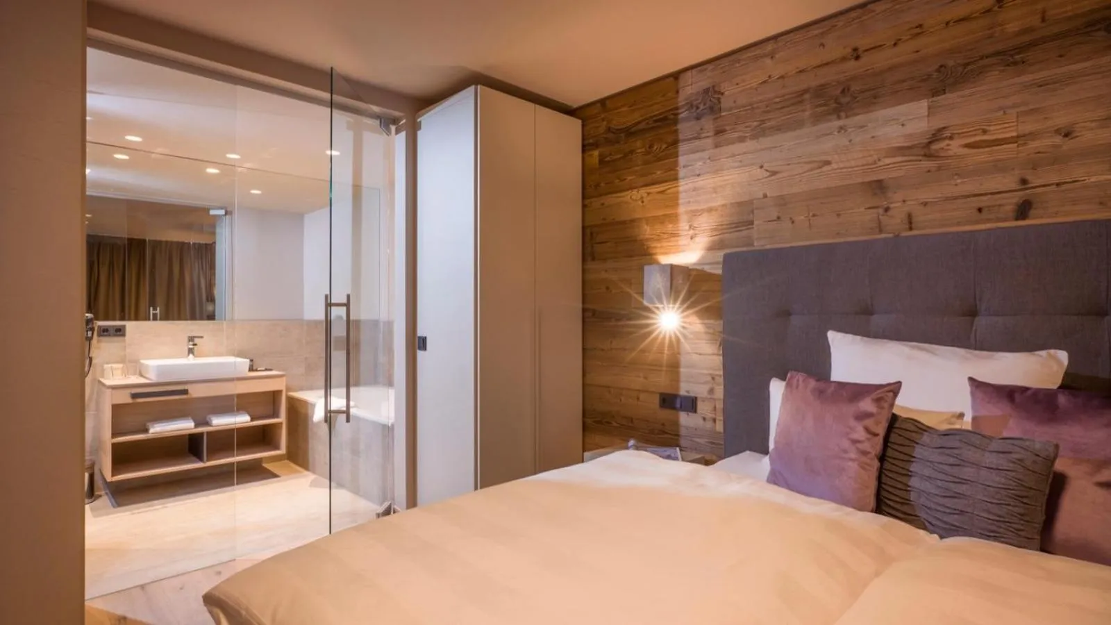 Bedroom, Bed in Posthotel Mayrhofen