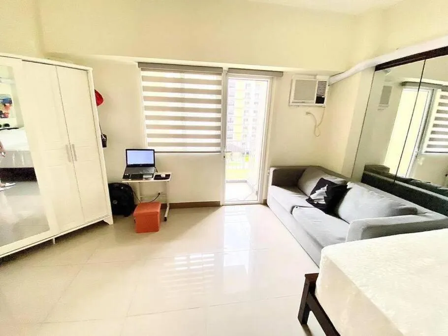 Bedroom in Field Residences