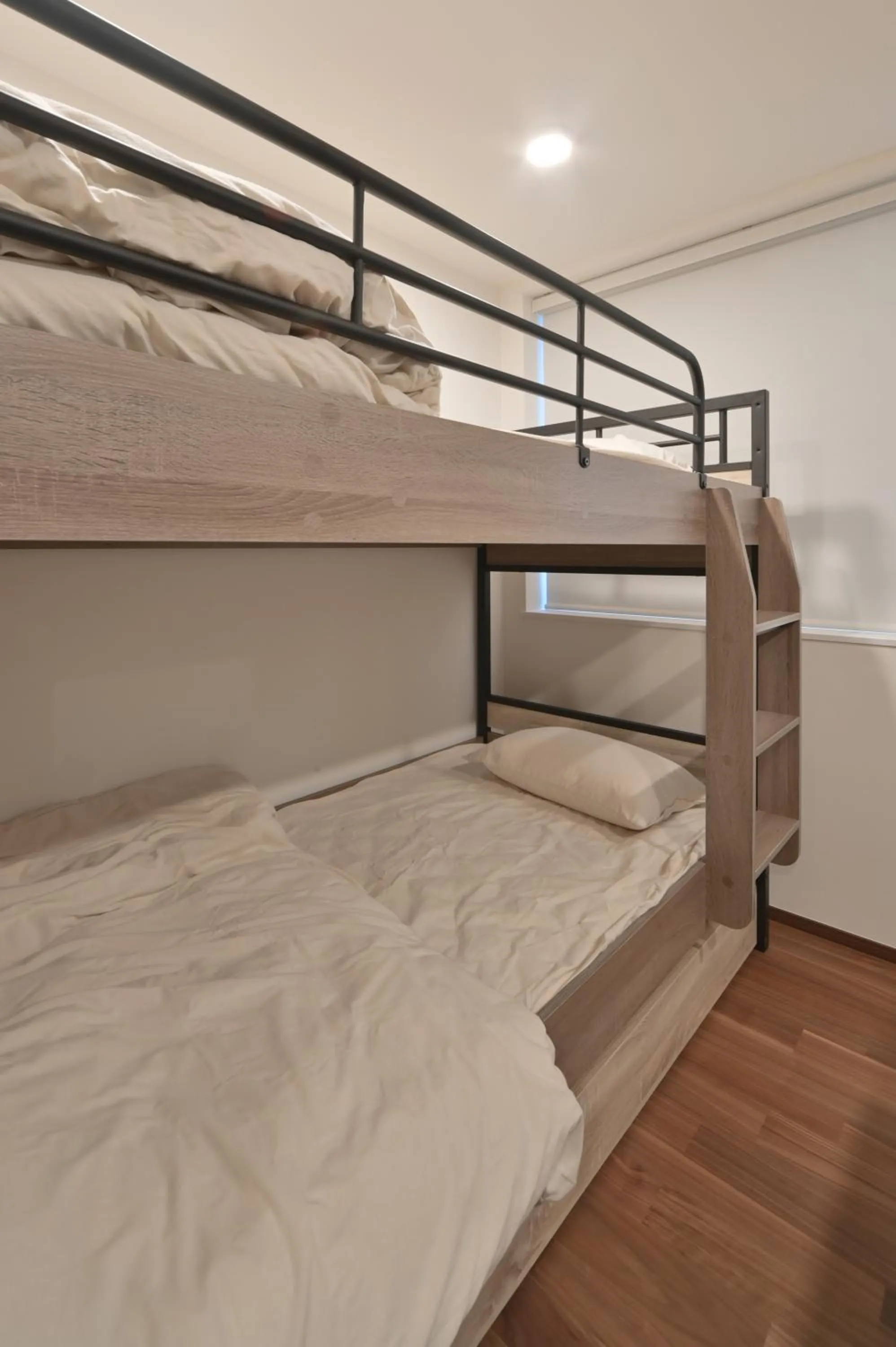 Bed in Stylewood Nishi-Shinjuku by Tranova