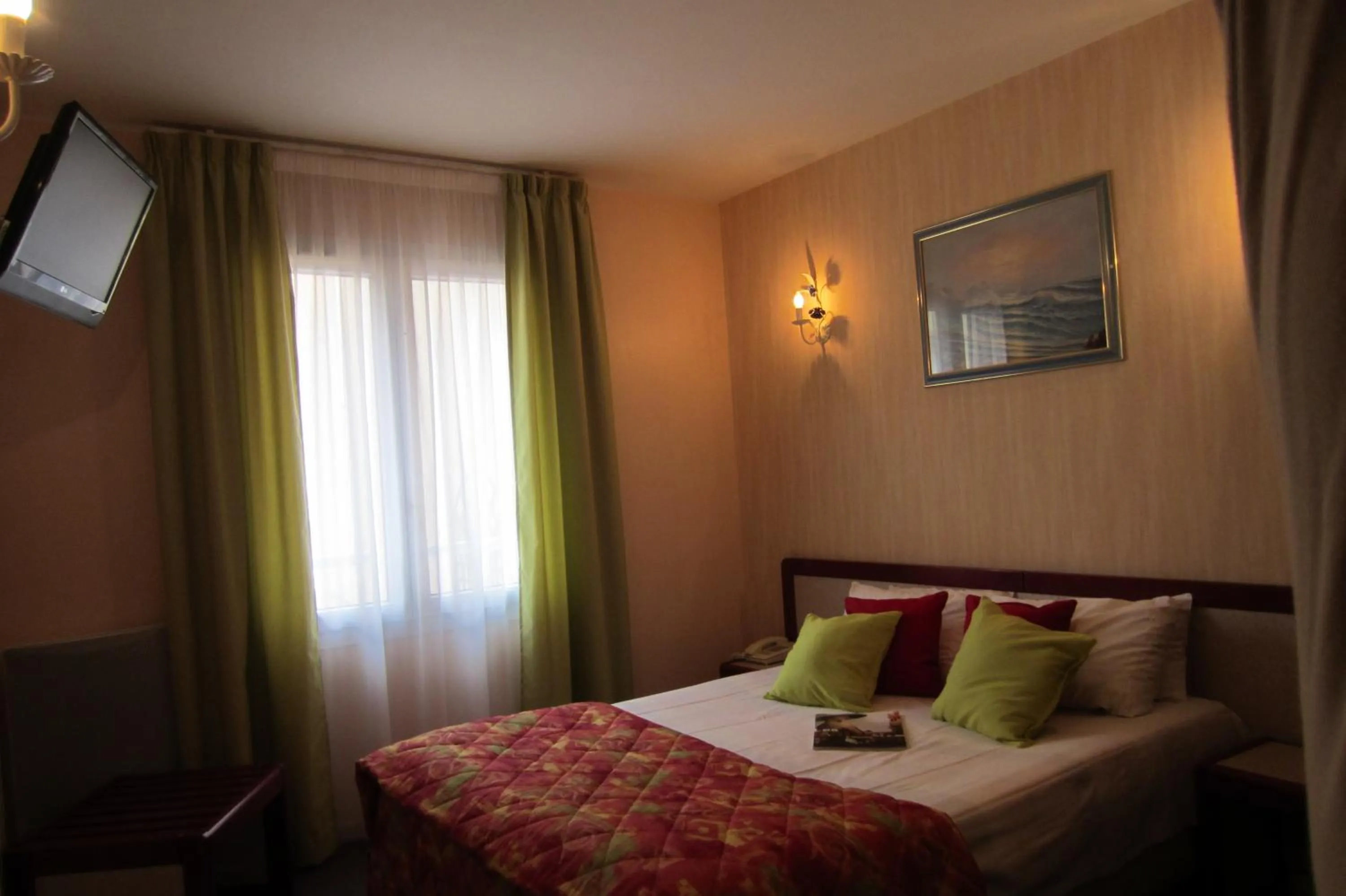 Bed in Hôtel SABLES D'O et son restaurant LE 16 BIS