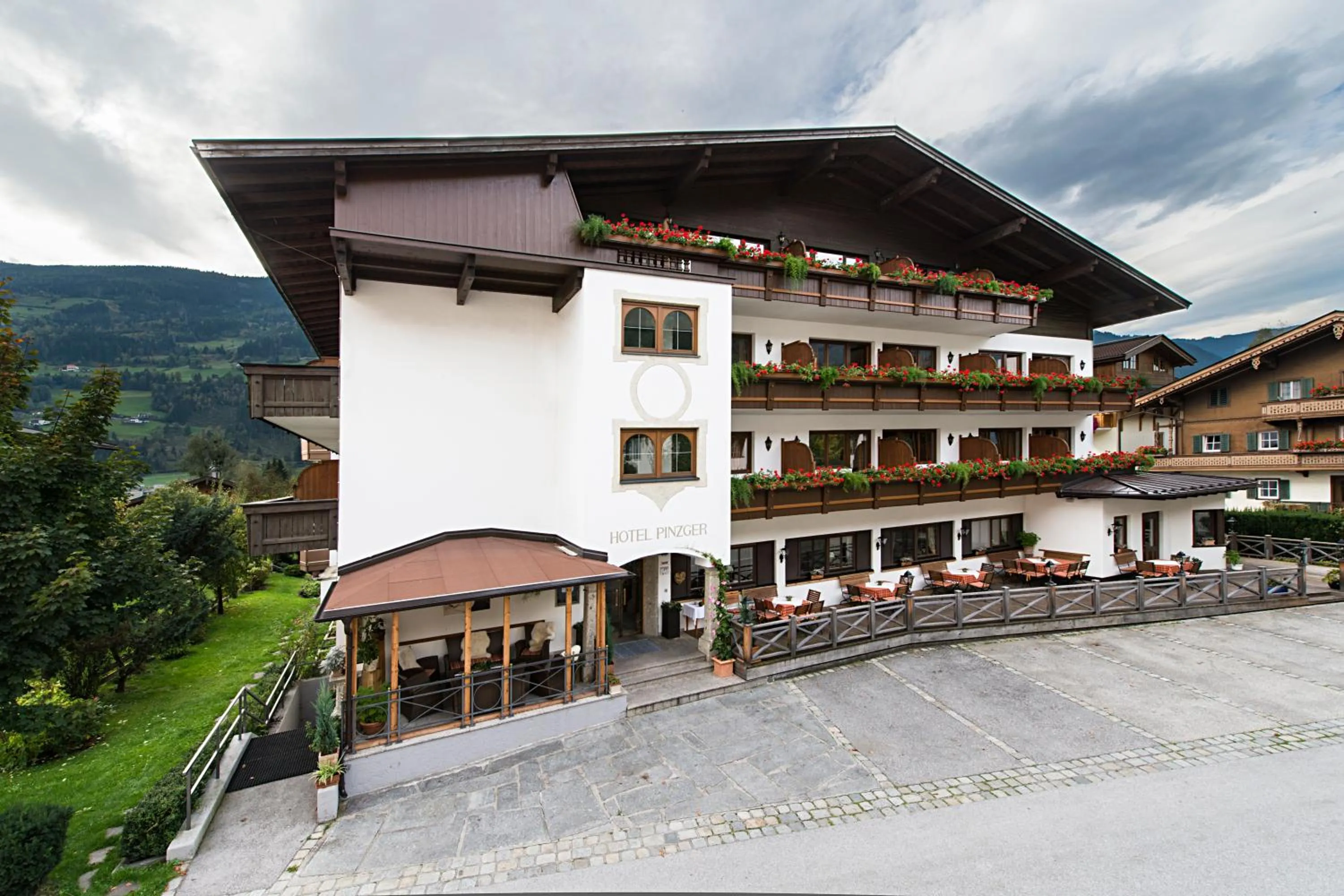 Facade/entrance in der Pinzger