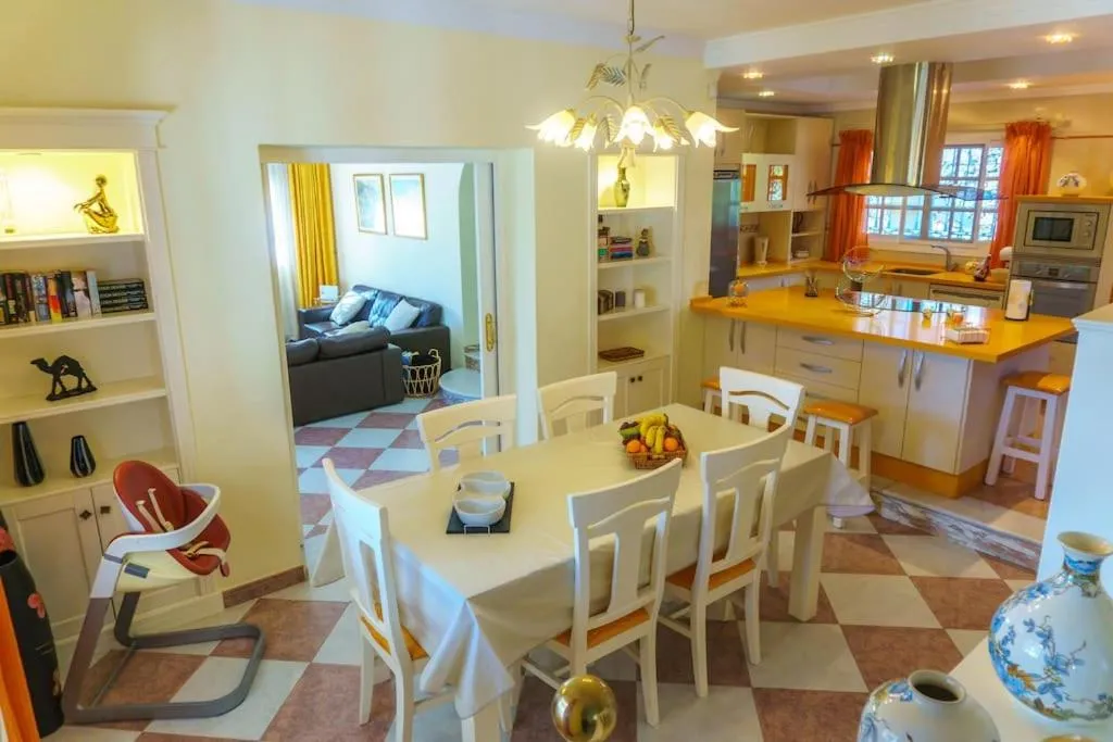 Dining area in Villa Puerto de la Luz