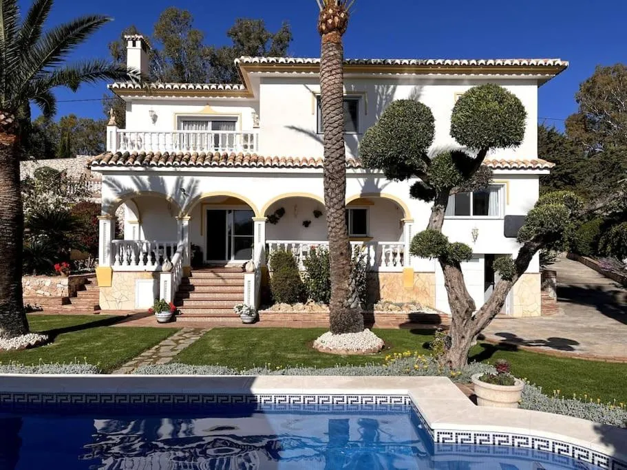 Property building in Villa Puerto de la Luz