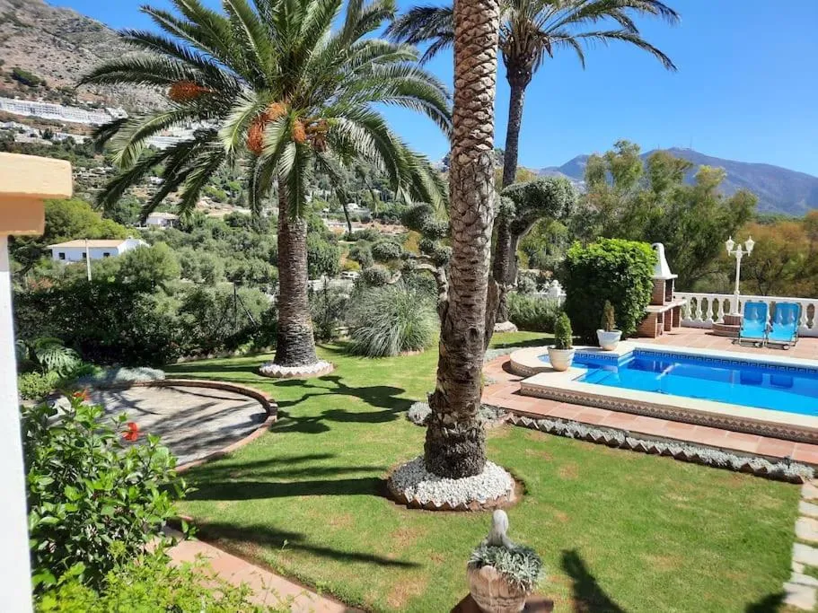 Garden view in Villa Puerto de la Luz