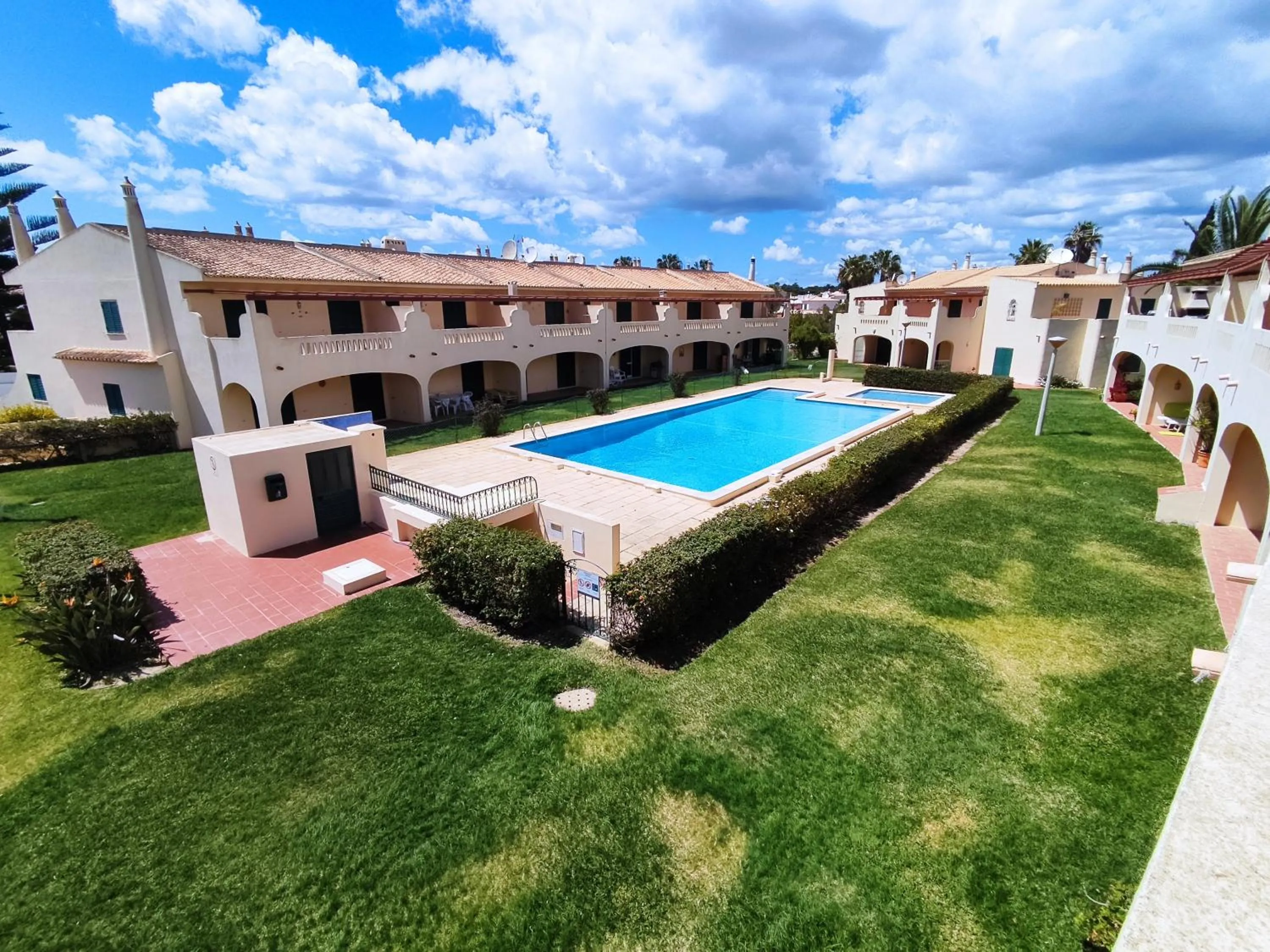 Pool view in 51 VilaMar - Casas & Papeis