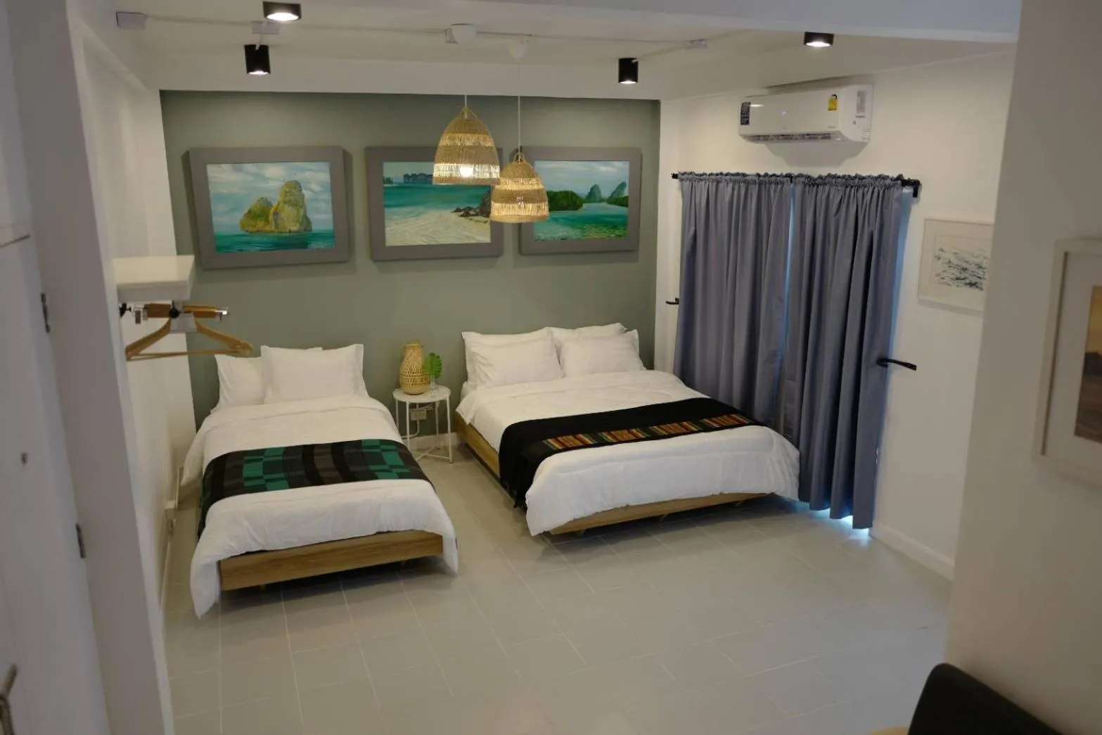 Photo of the whole room, Bed in Baan Suandao Wat Arun