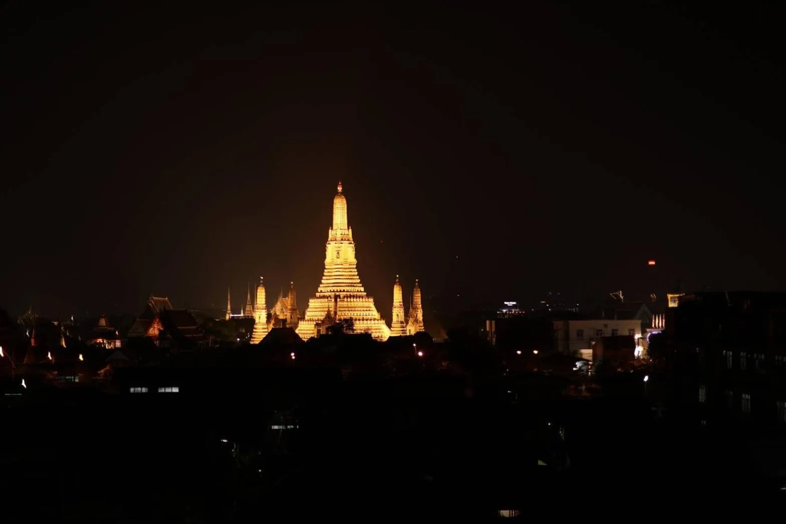 Nearby landmark in Baan Suandao Wat Arun