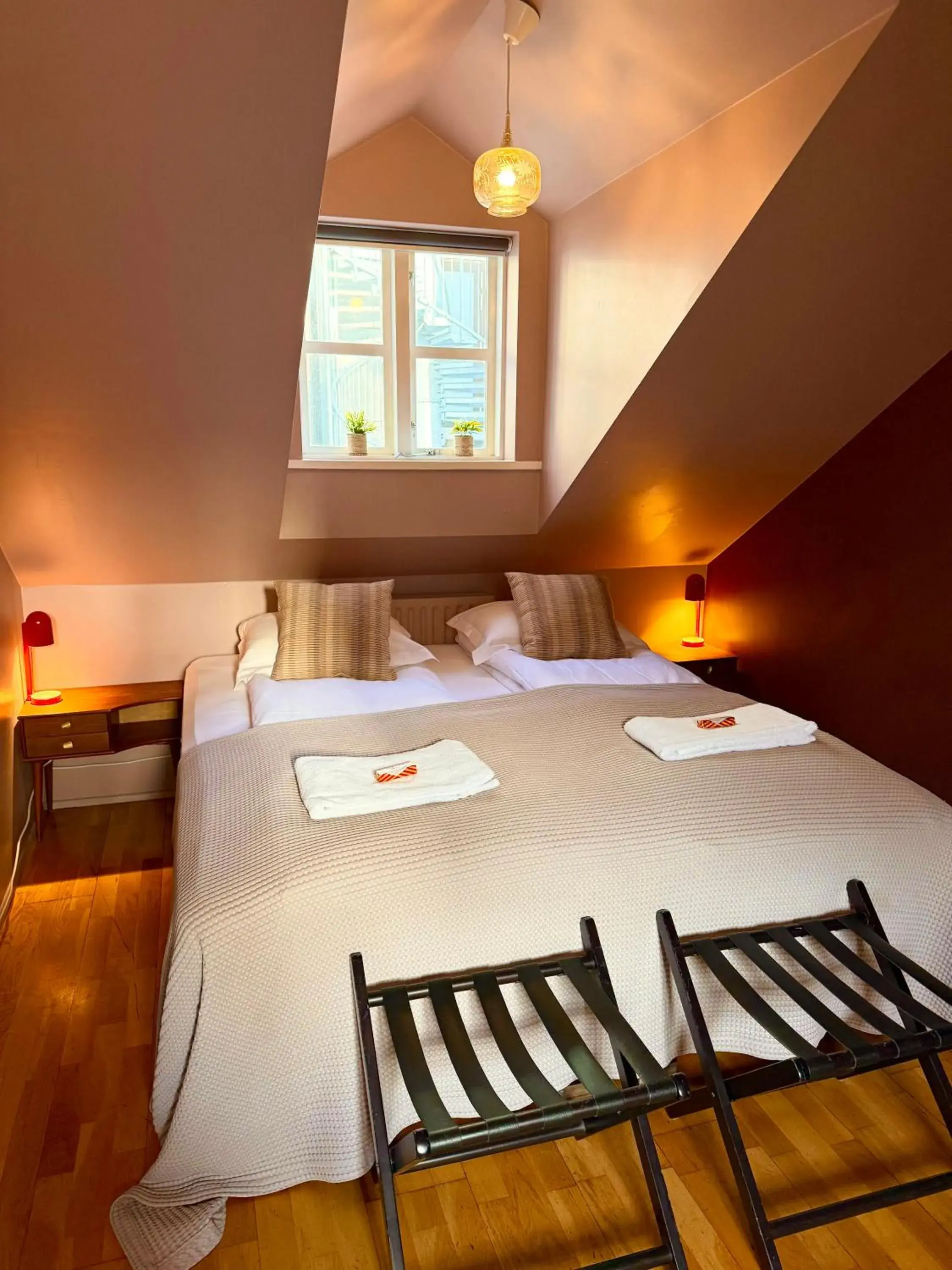 Double Room with Shared Bathroom in Grettir Guesthouse Downtown Charm Double Room with Shared Bathroom in Grettir Guesthouse Downtown Charm