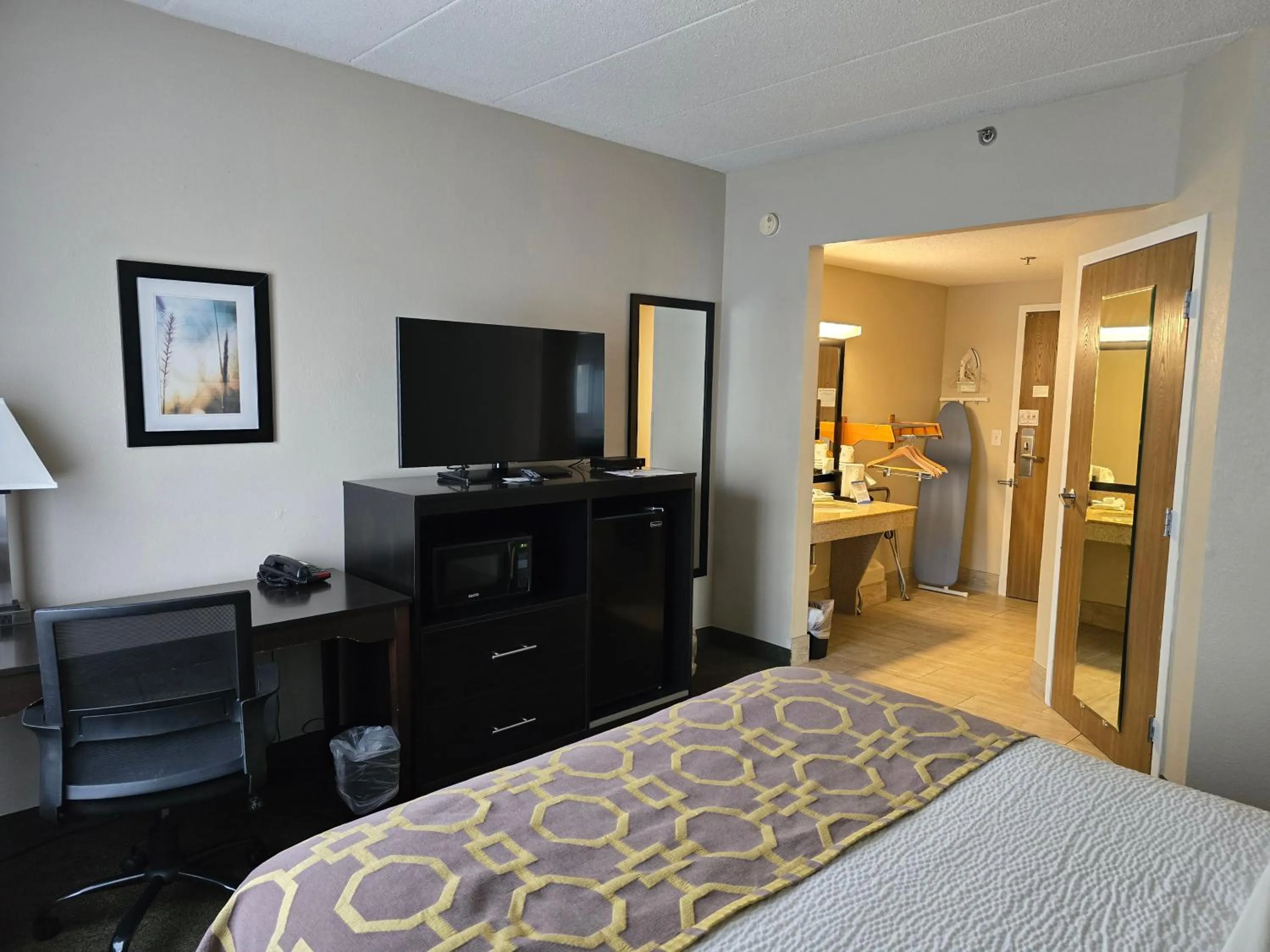 Bedroom, Bed in Baymont by Wyndham Janesville