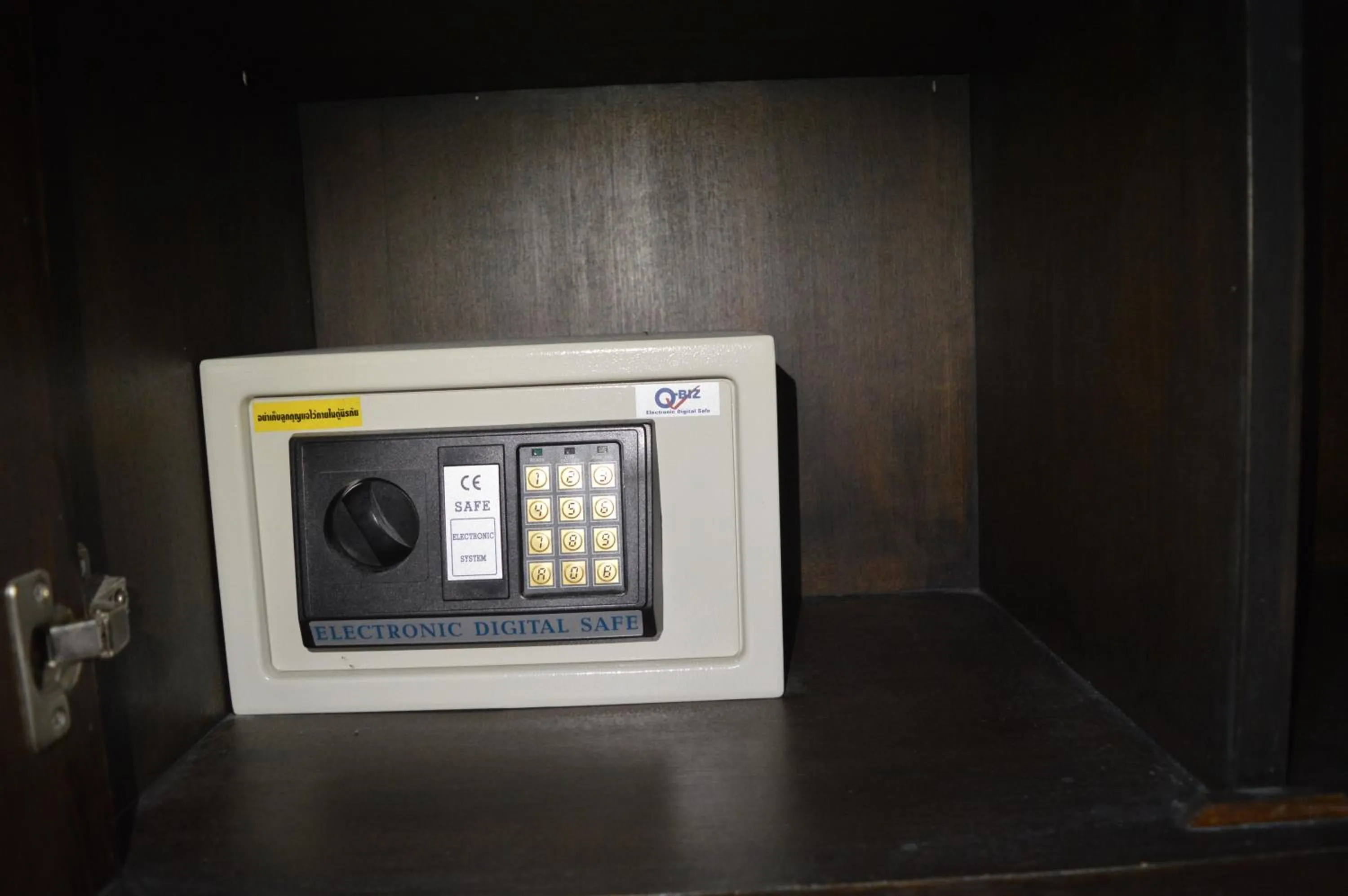 safe in De Nawarat Chiangmai Boutique Apartment