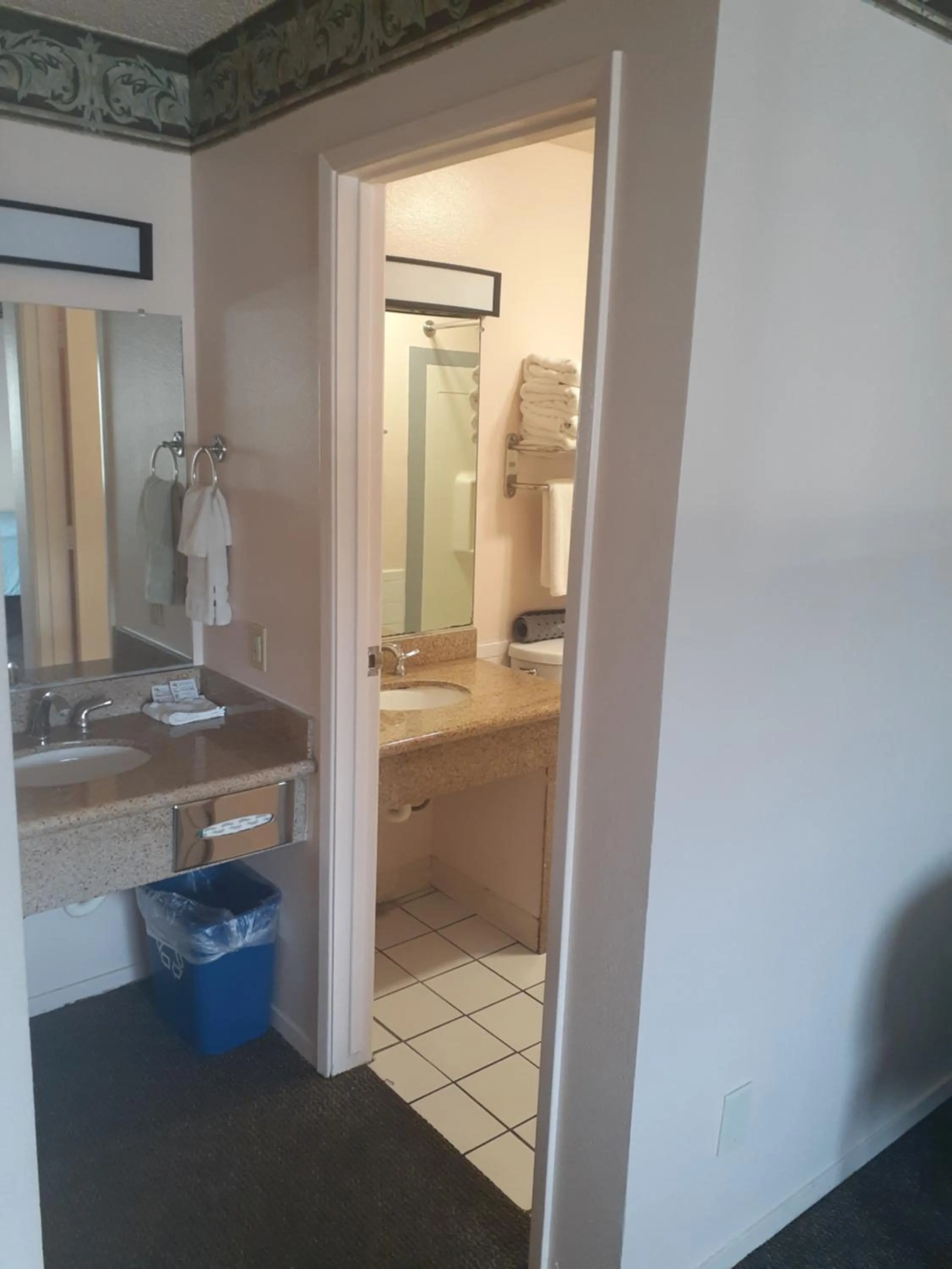 Bathroom in Coast Riders Inn