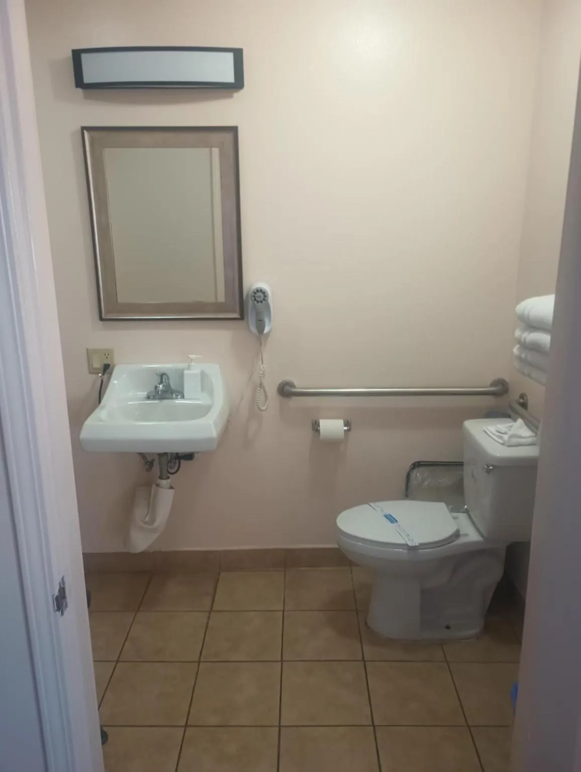 Toilet in Coast Riders Inn