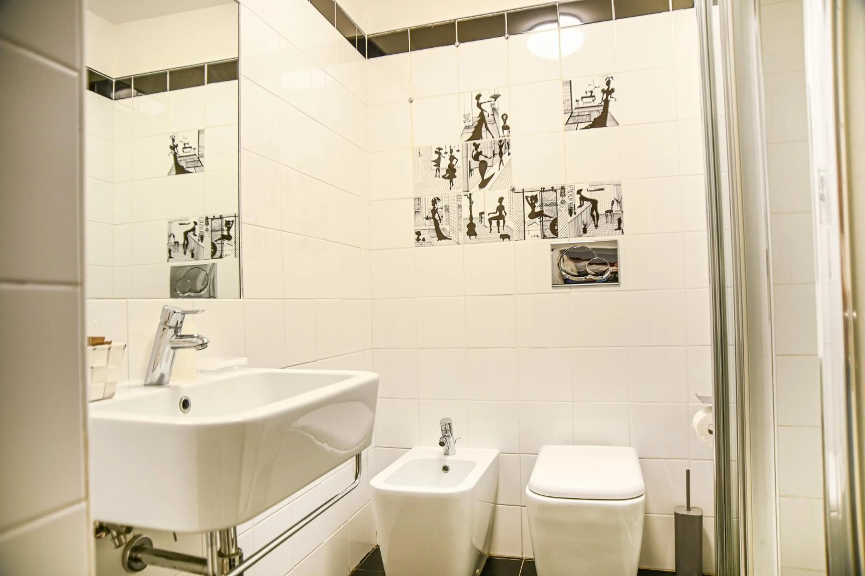 Shower in Feliz in Roma B&B