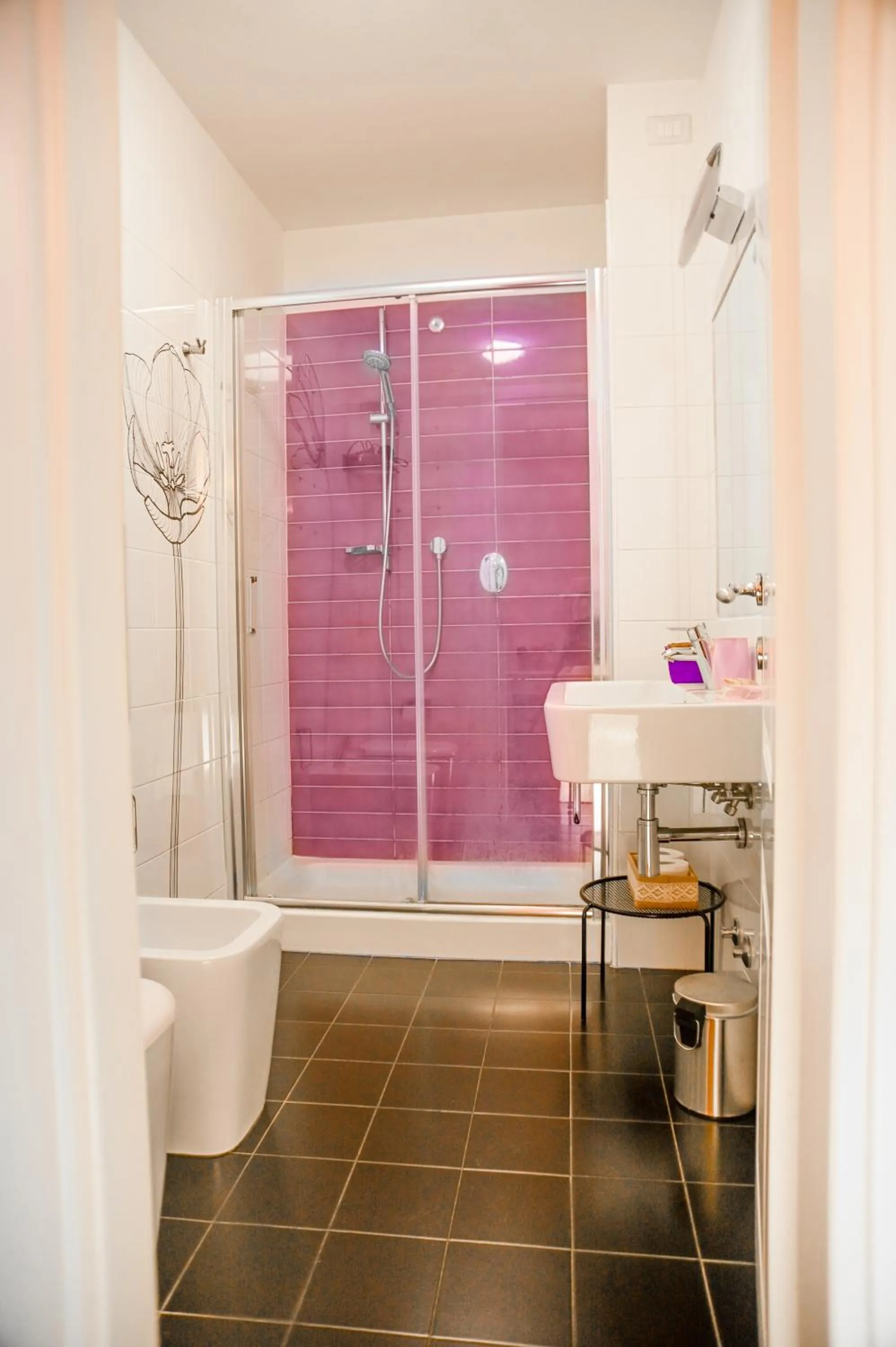 Shower in Feliz in Roma B&B