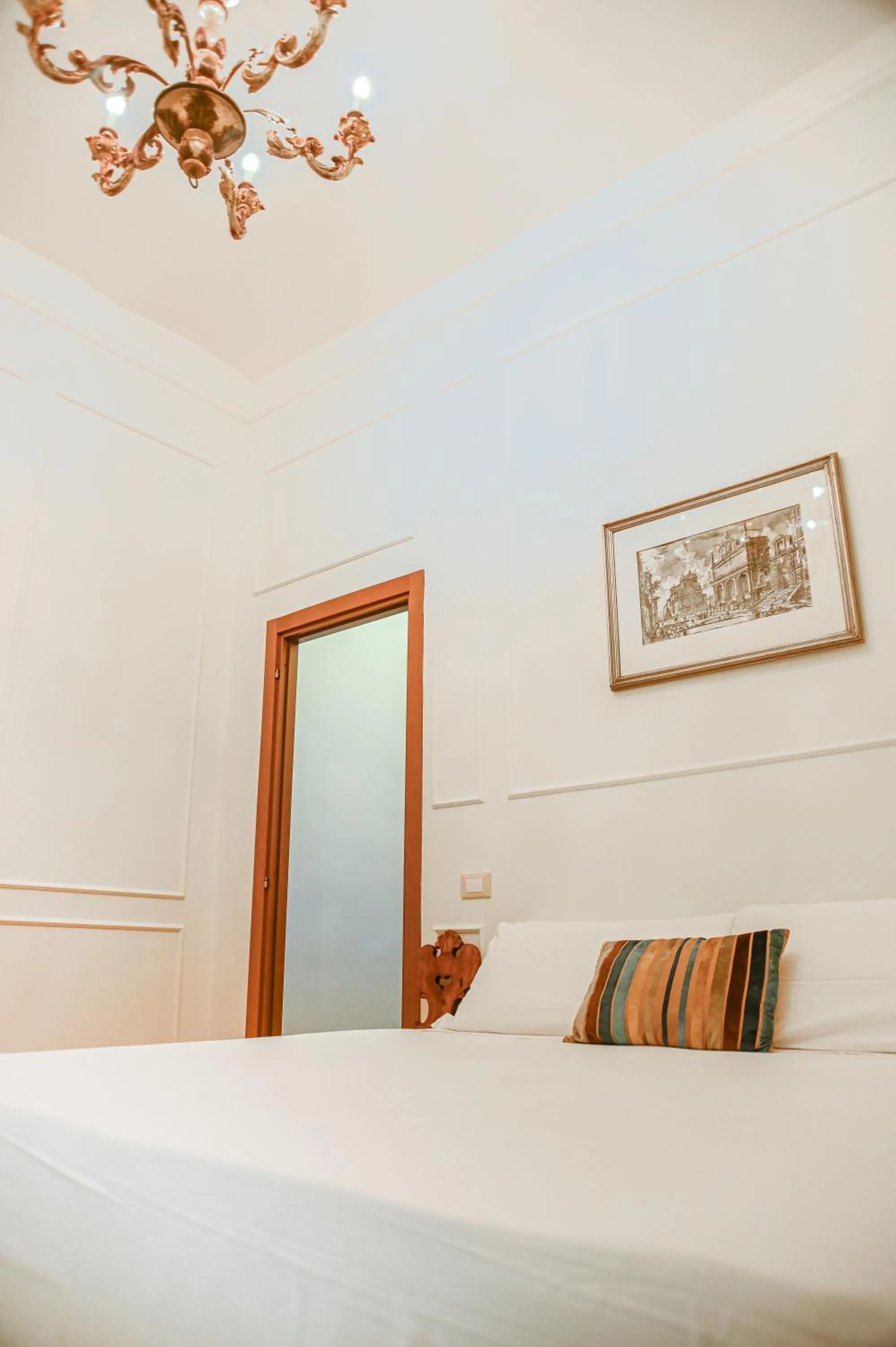 Bedroom in Feliz in Roma B&B