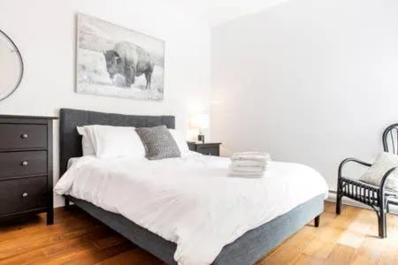 Bed in Hip, Stylish Apartment In Little Italy by Den Stays
