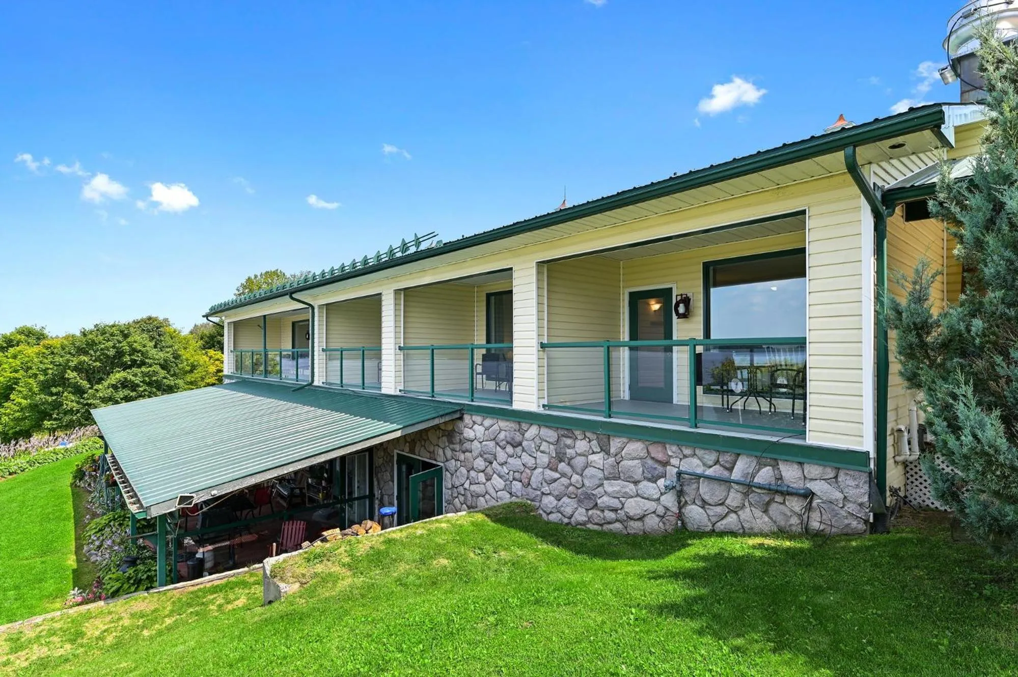 Property building in Baptiste Lake Lodge