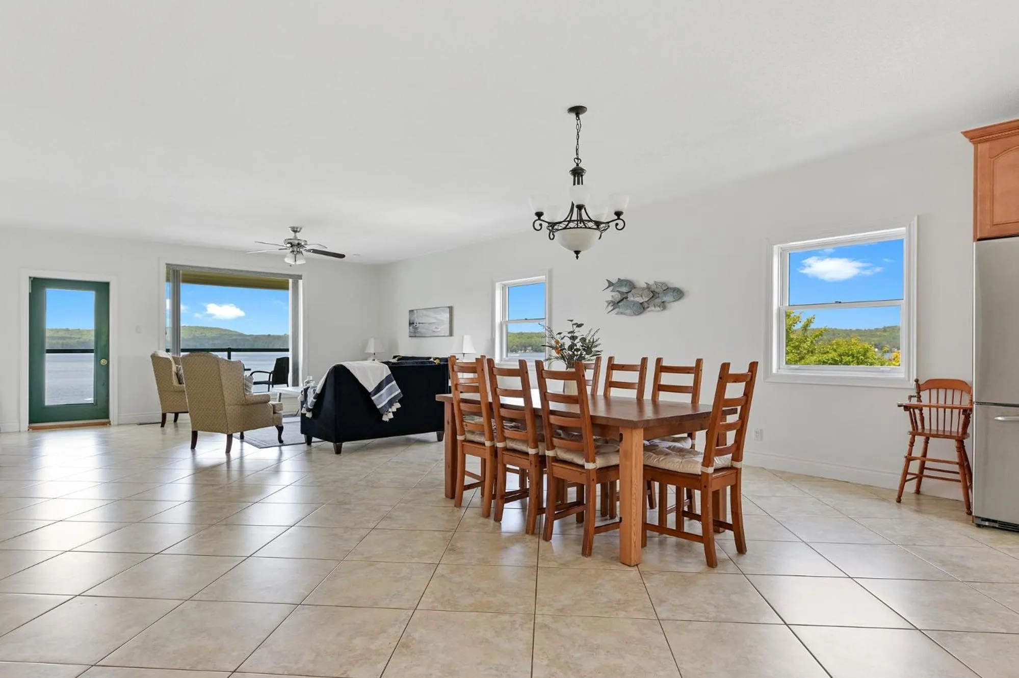 Dining area in Baptiste Lake Lodge