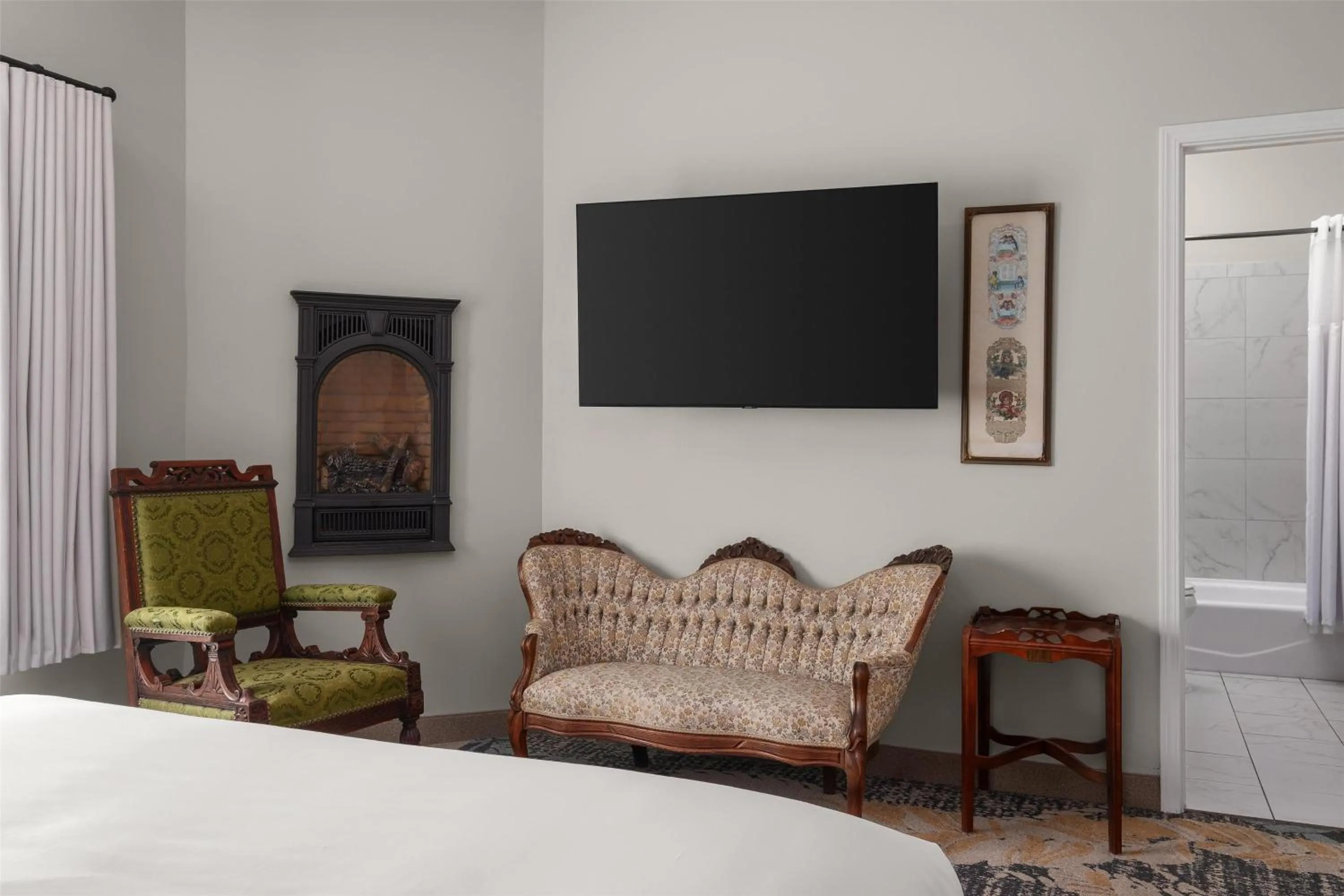 Bed in National Hotel Jackson, Tapestry Collection by Hilton