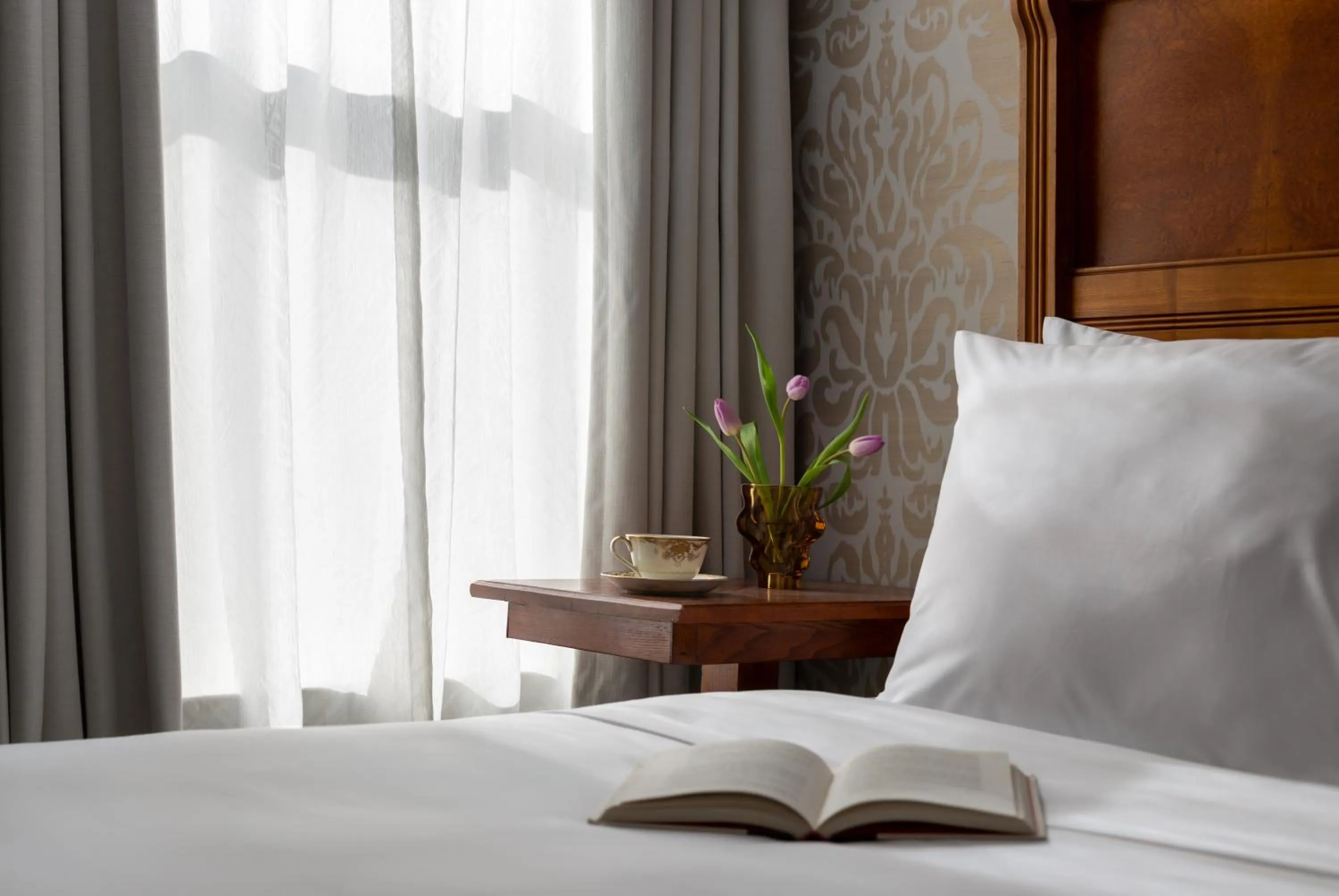 Bedroom, Bed in National Hotel Jackson, Tapestry Collection by Hilton