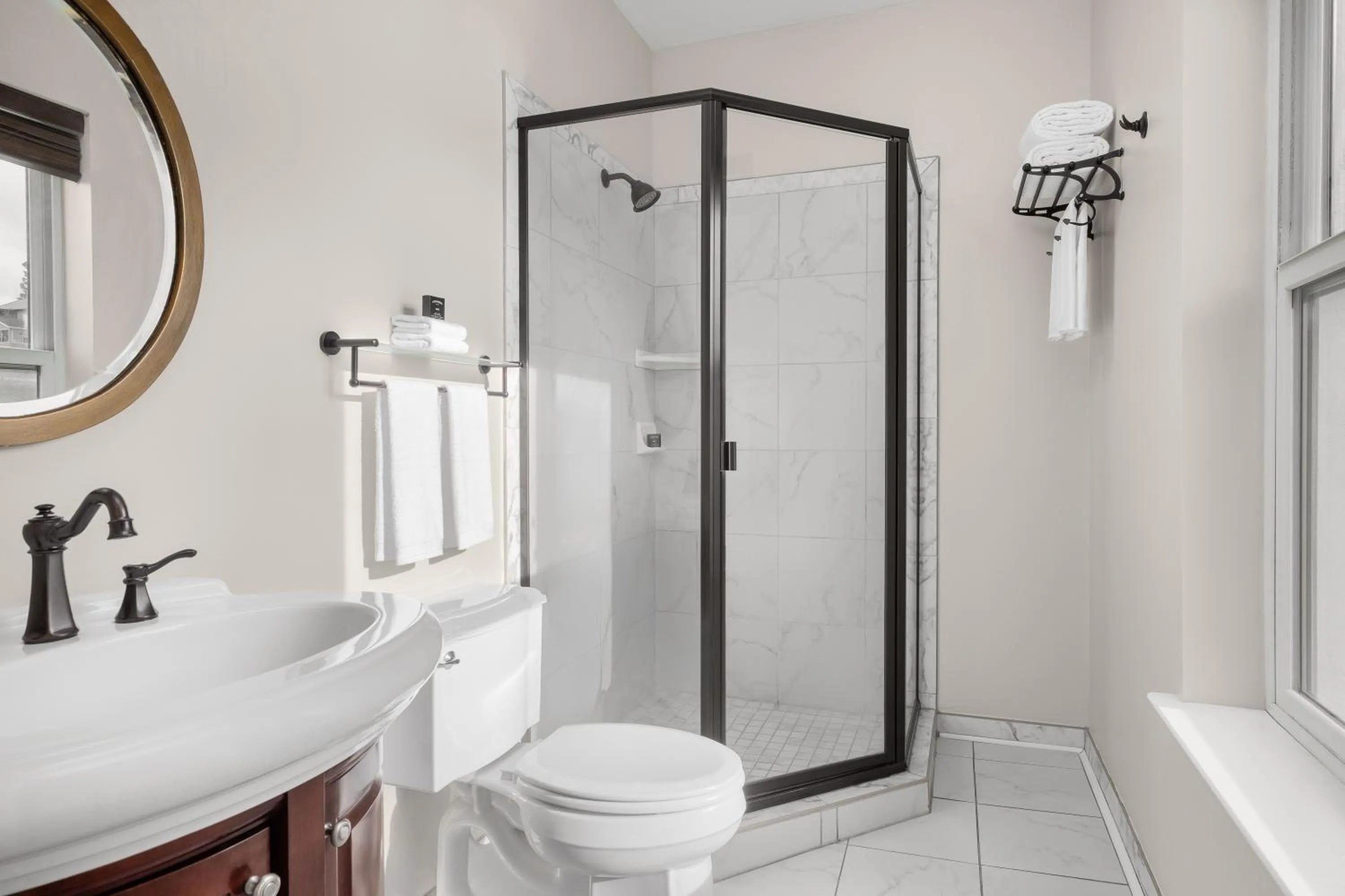 Bathroom in National Hotel Jackson, Tapestry Collection by Hilton