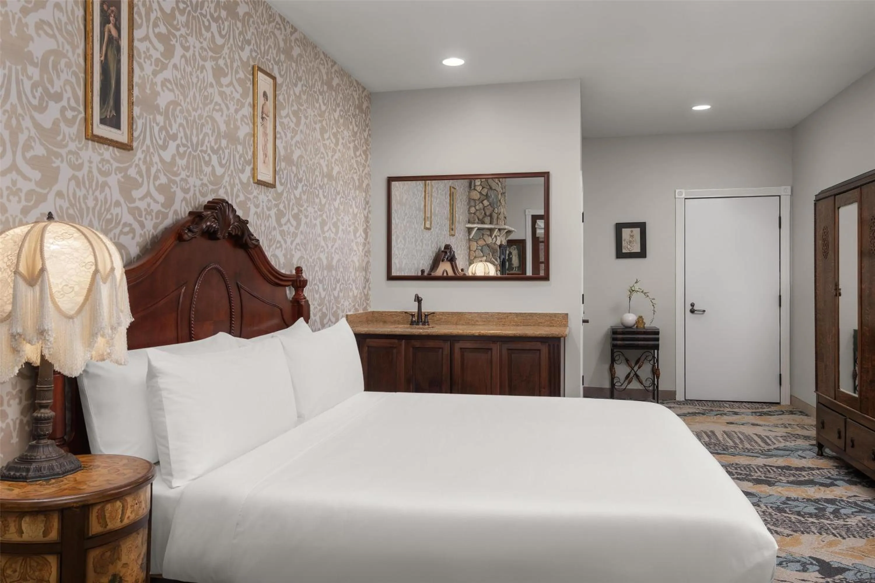 Bed in National Hotel Jackson, Tapestry Collection by Hilton