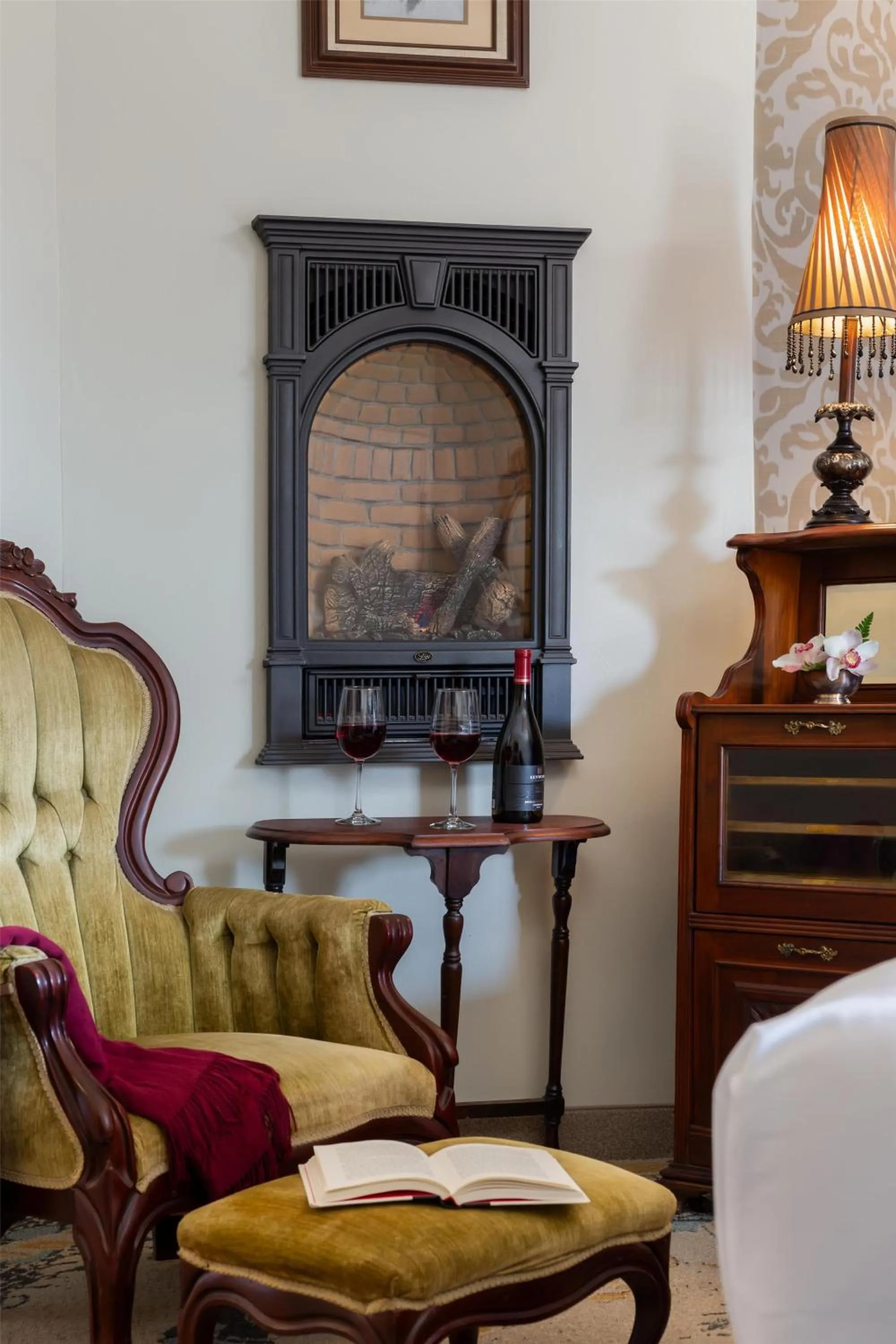 Bed in National Hotel Jackson, Tapestry Collection by Hilton