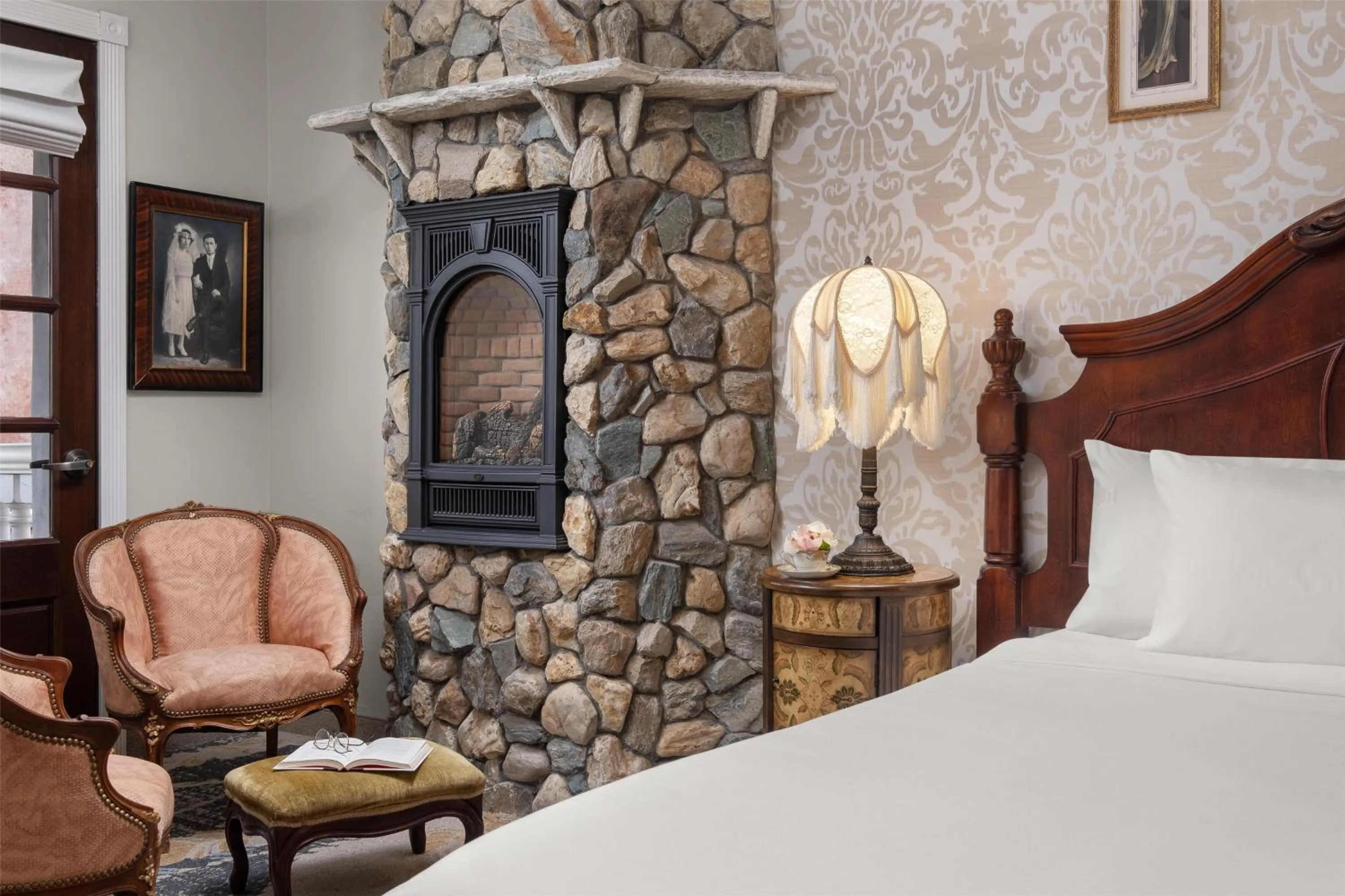 Bed in National Hotel Jackson, Tapestry Collection by Hilton