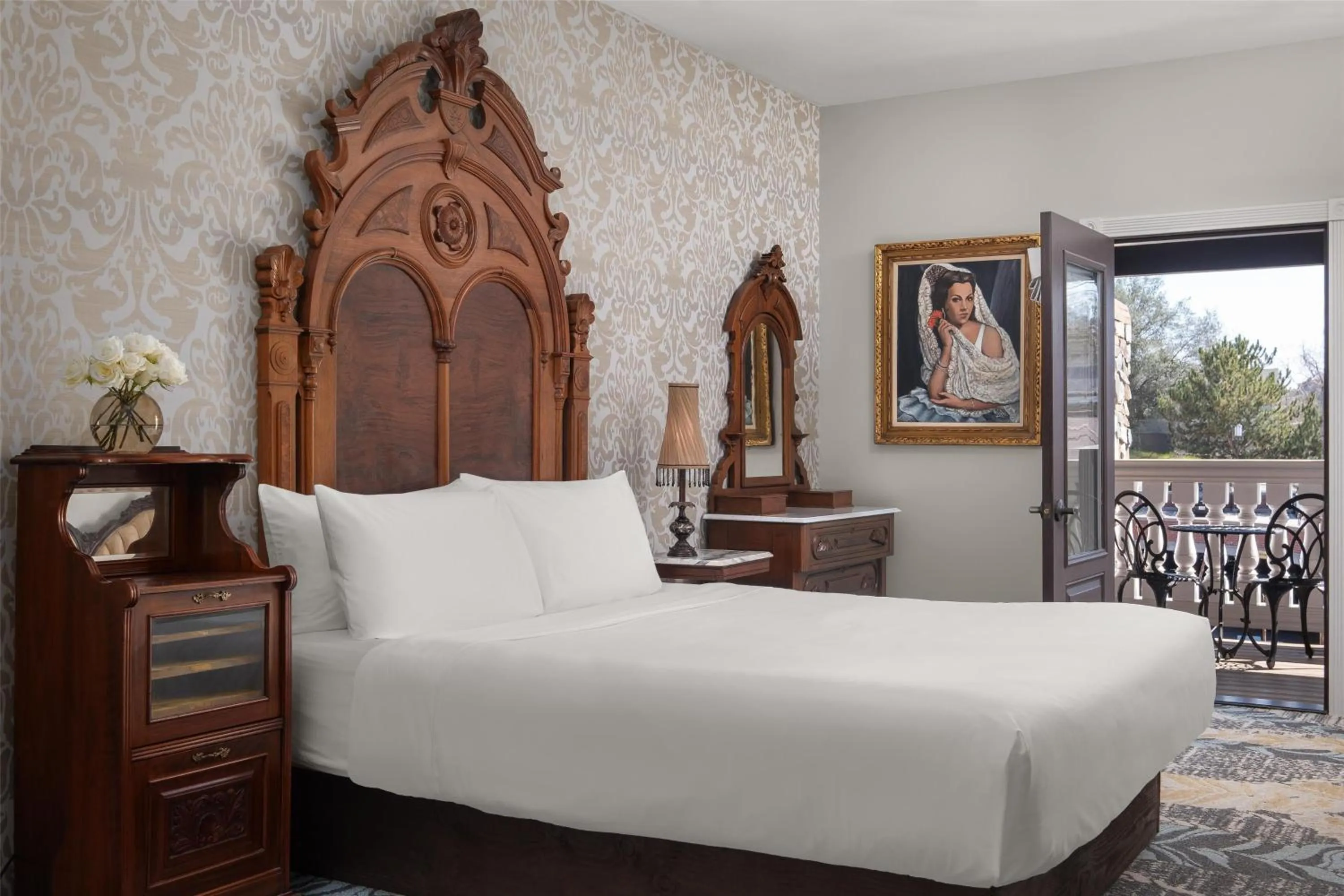 Bed in National Hotel Jackson, Tapestry Collection by Hilton