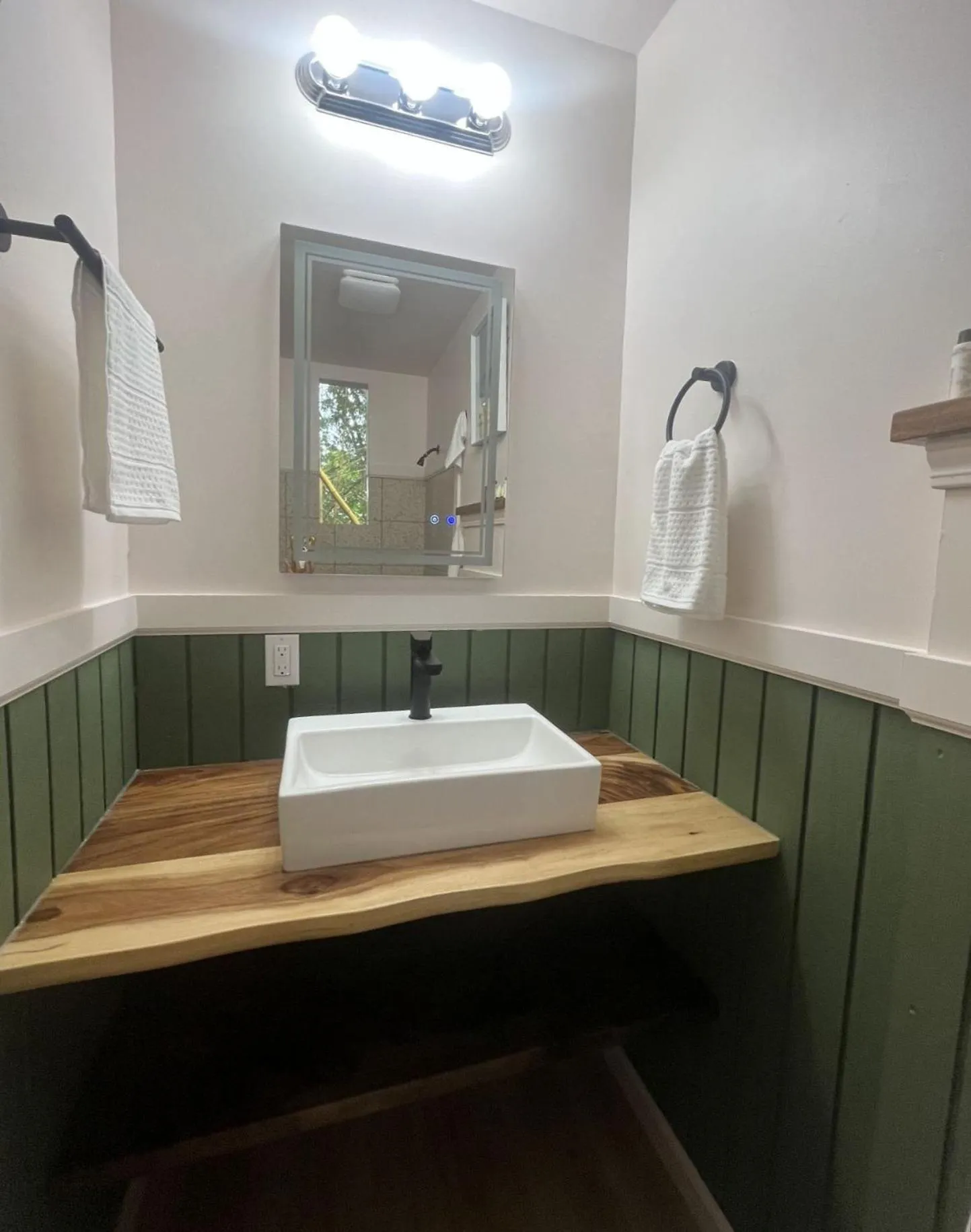 Bathroom in Wild Ginger Hotel