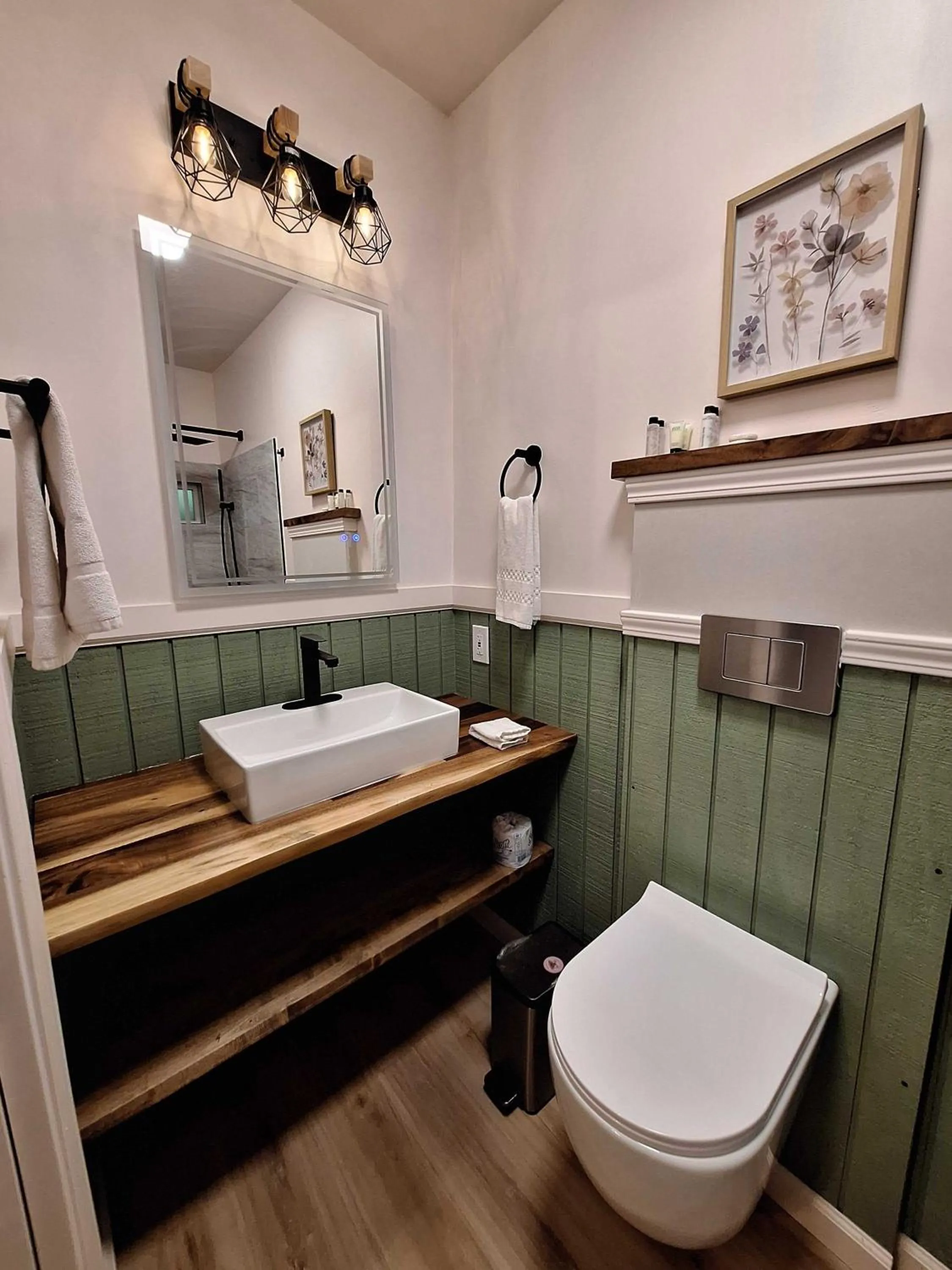 Toilet in Wild Ginger Hotel