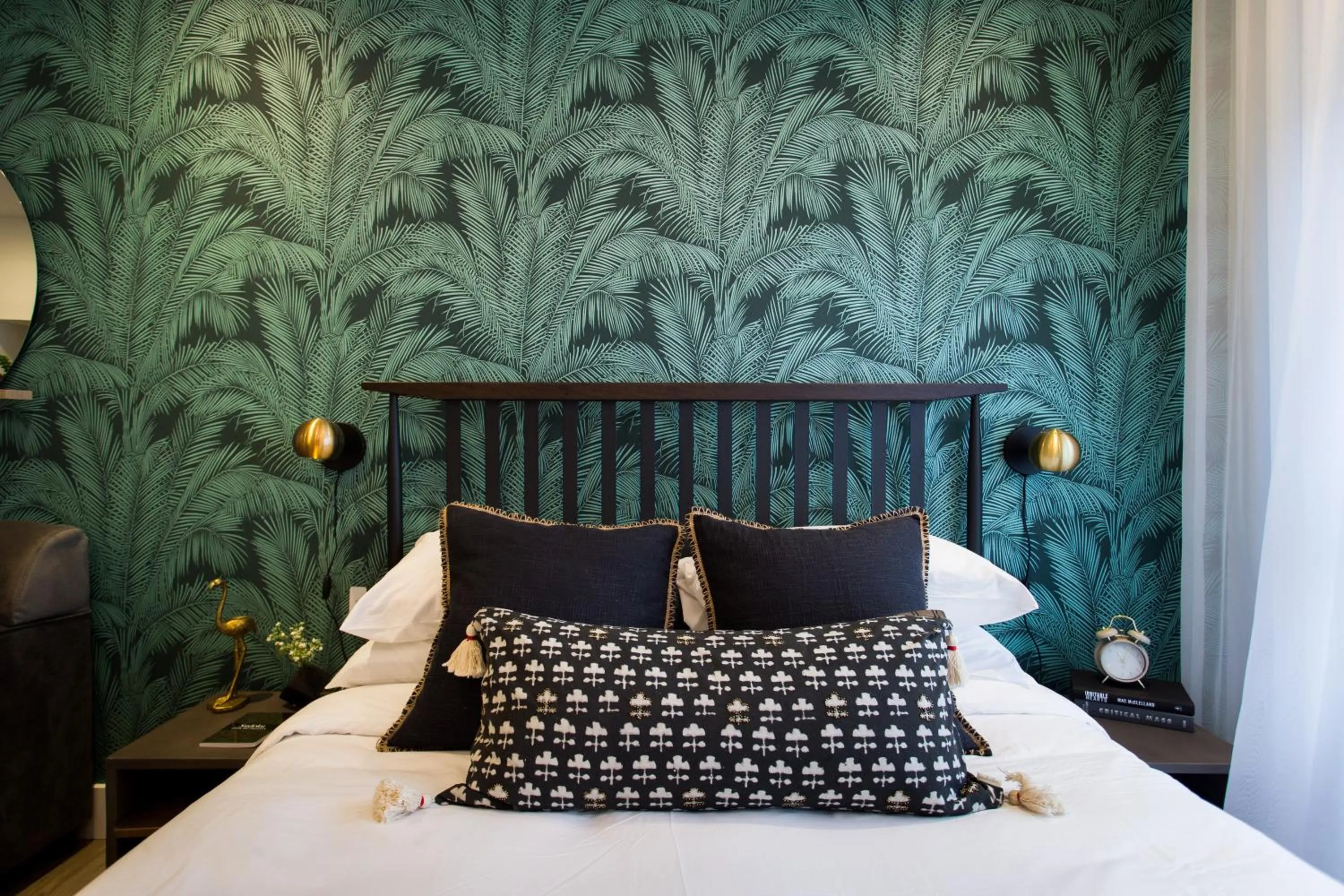 Bed in Studio Palms Steps from JeanTalon Market Full Bath by Den Stays