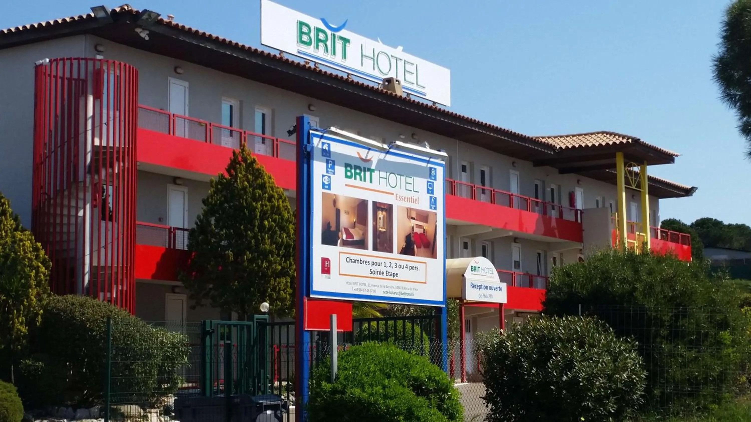 Property building in Brit Hotel Essentiel Sète / Balaruc