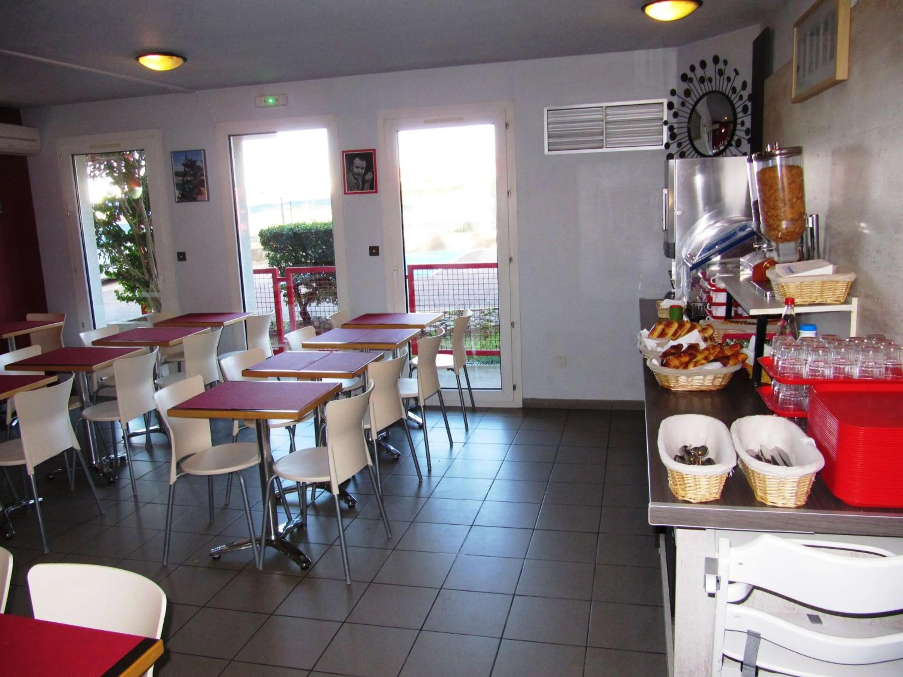 Breakfast in Brit Hotel Essentiel Sète / Balaruc