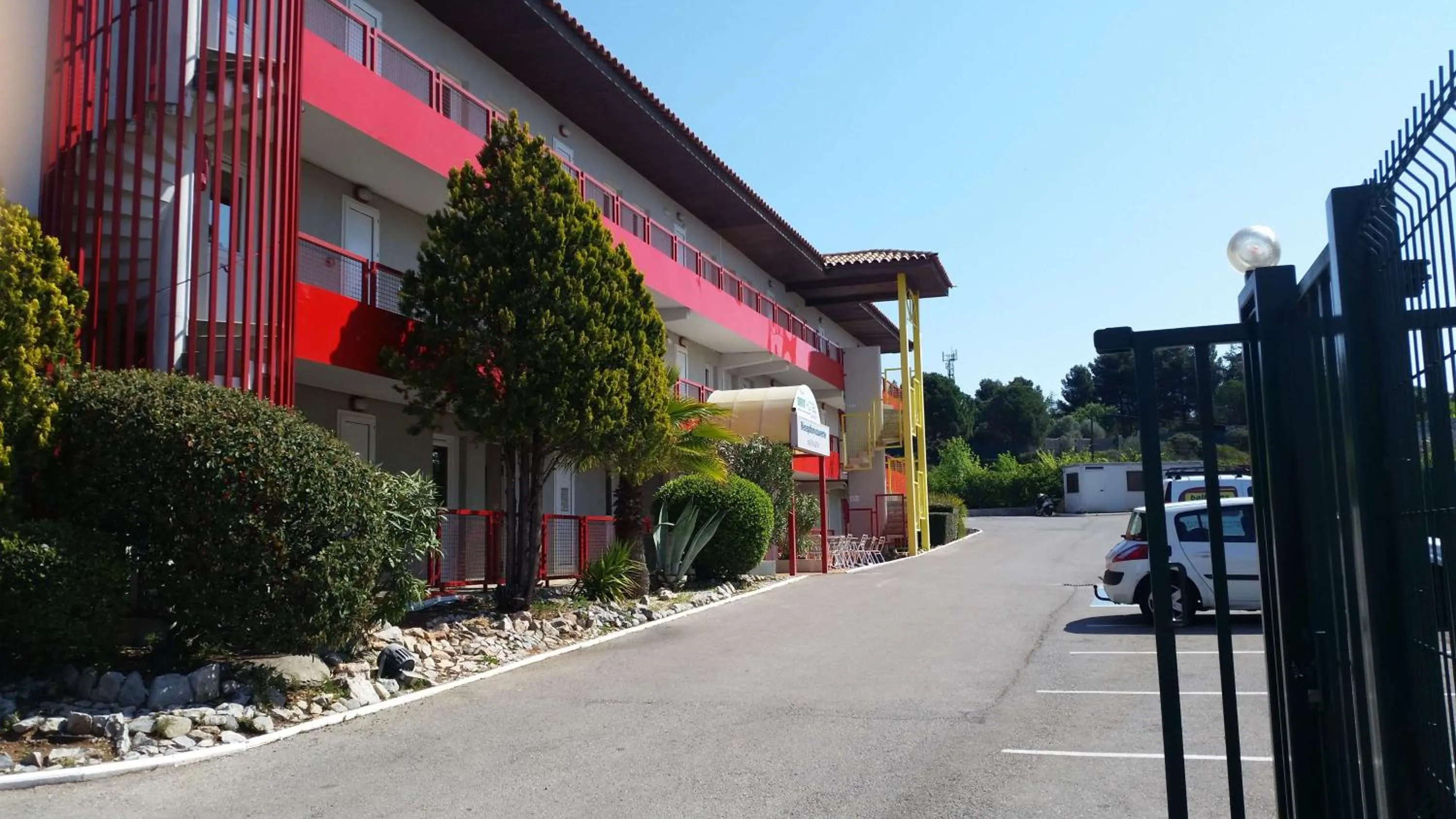 Property building in Brit Hotel Essentiel Sète / Balaruc