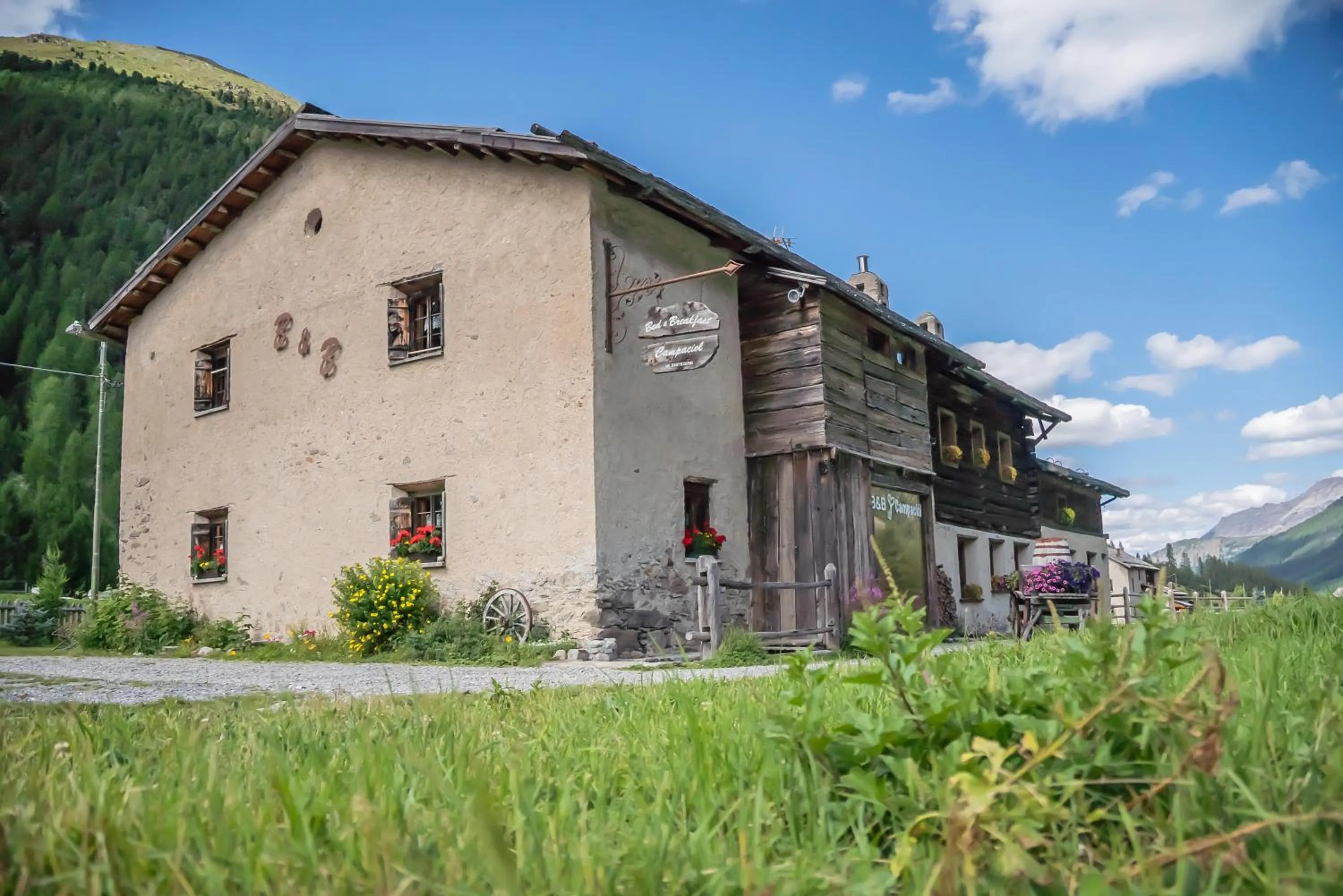 Property building in Bed & Breakfast Campaciol