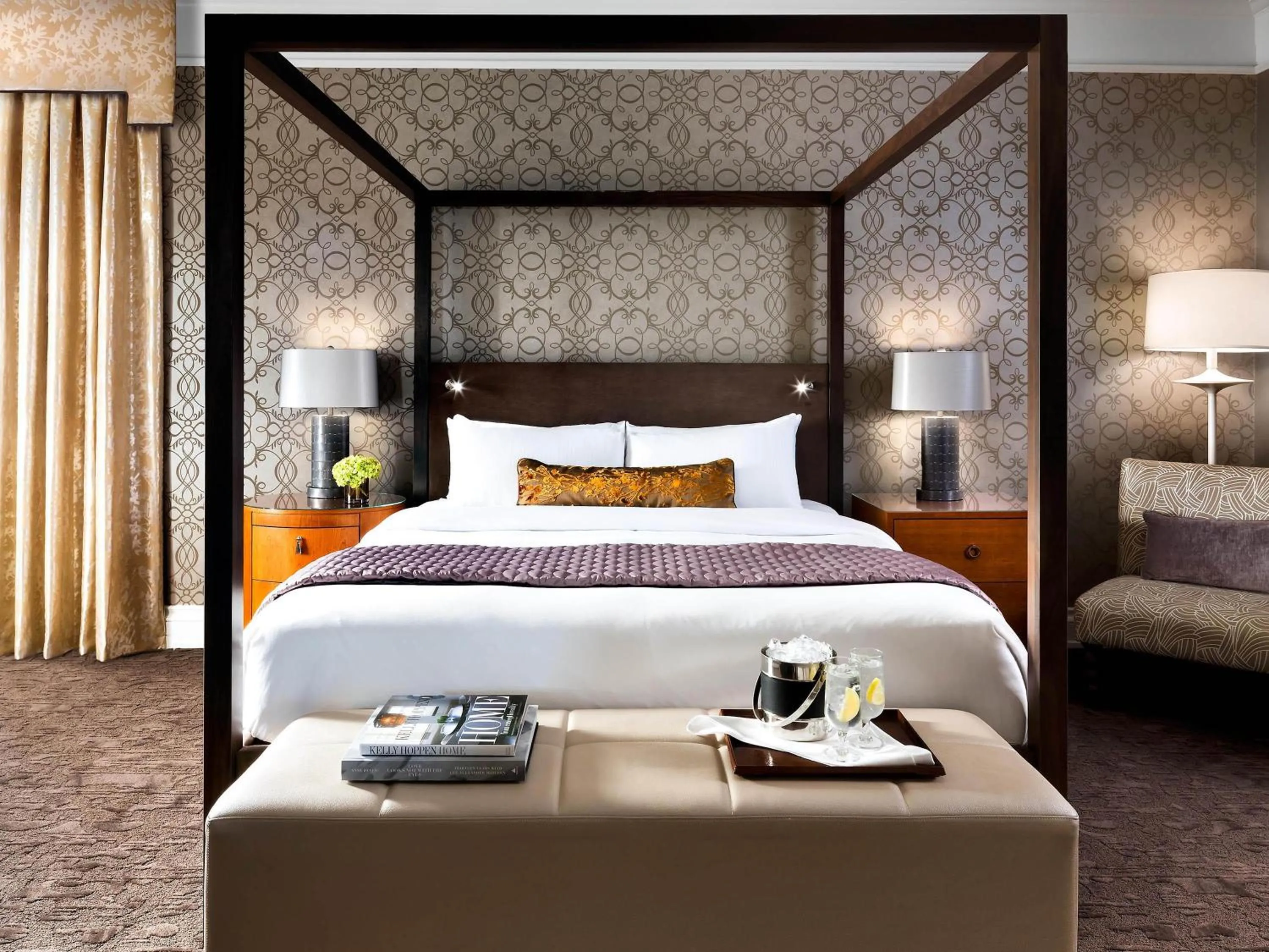 Photo of the whole room, Bed in Fairmont Palliser