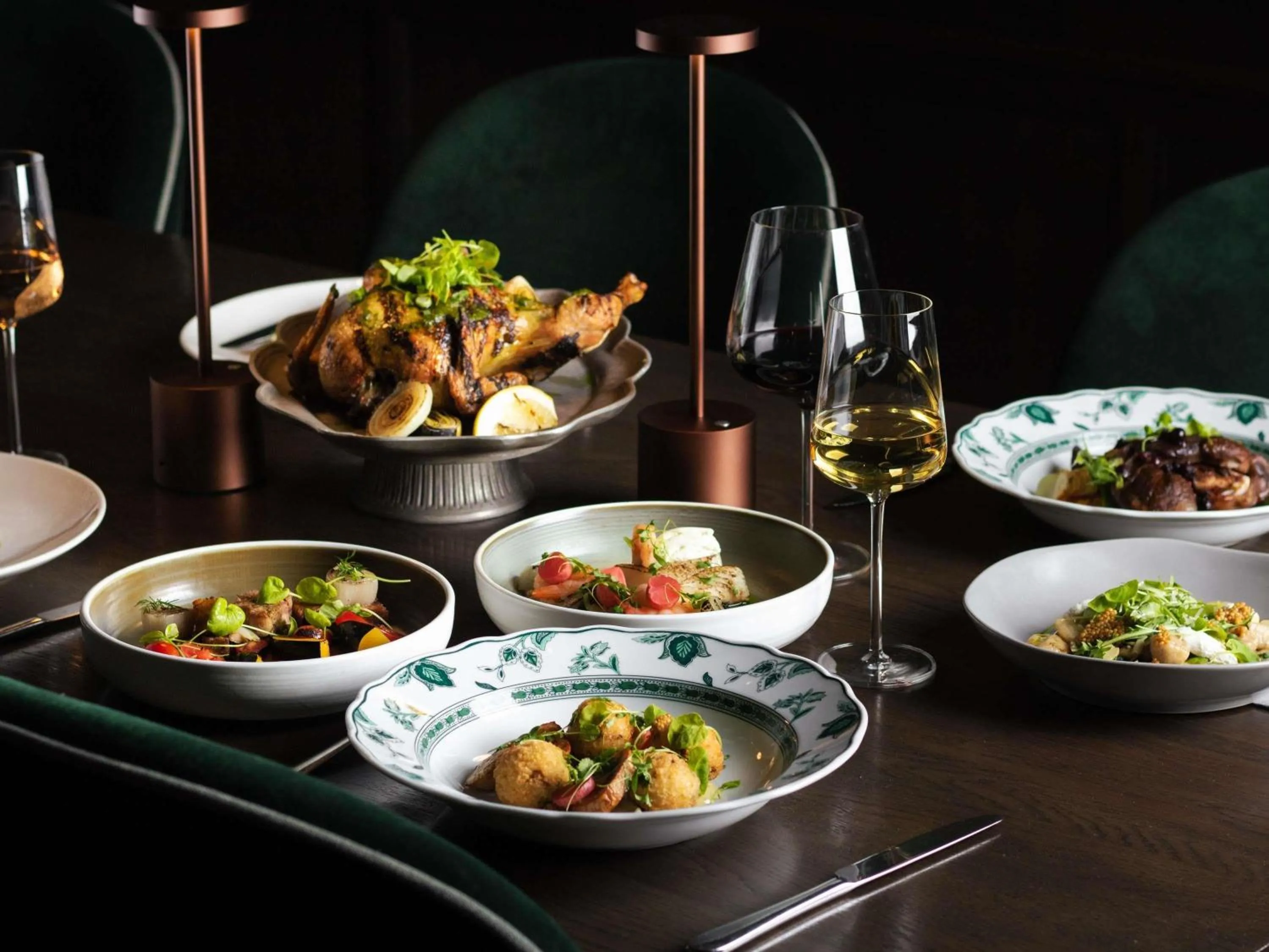 Restaurant/places to eat in Fairmont Palliser