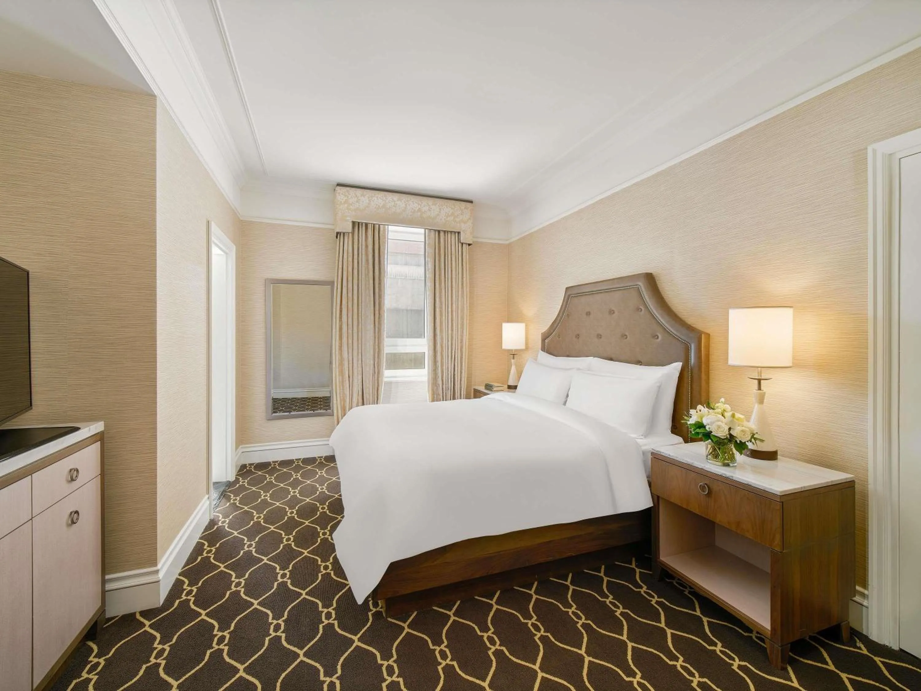 Bedroom, Bed in Fairmont Palliser