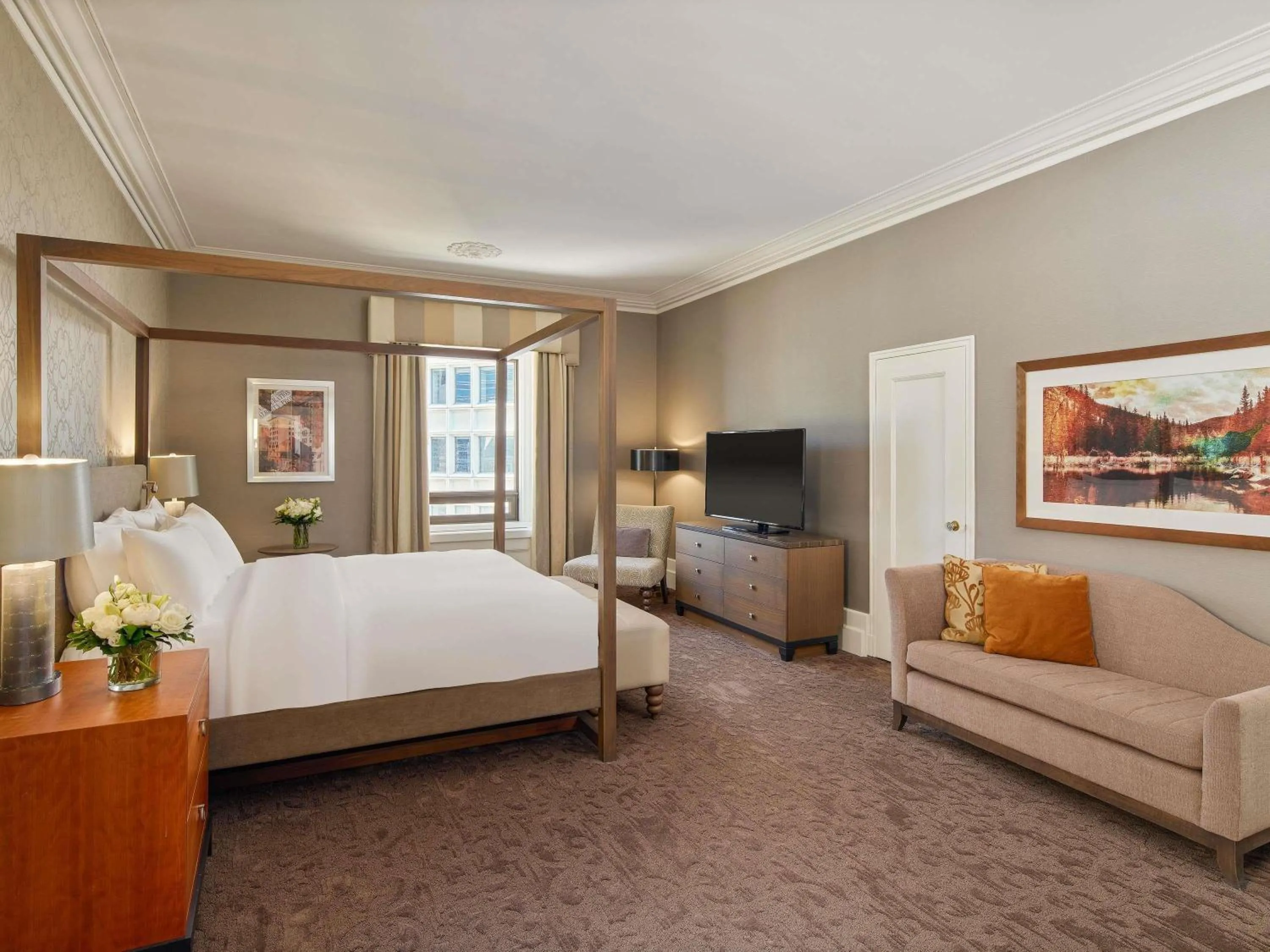 Bedroom, Bed in Fairmont Palliser