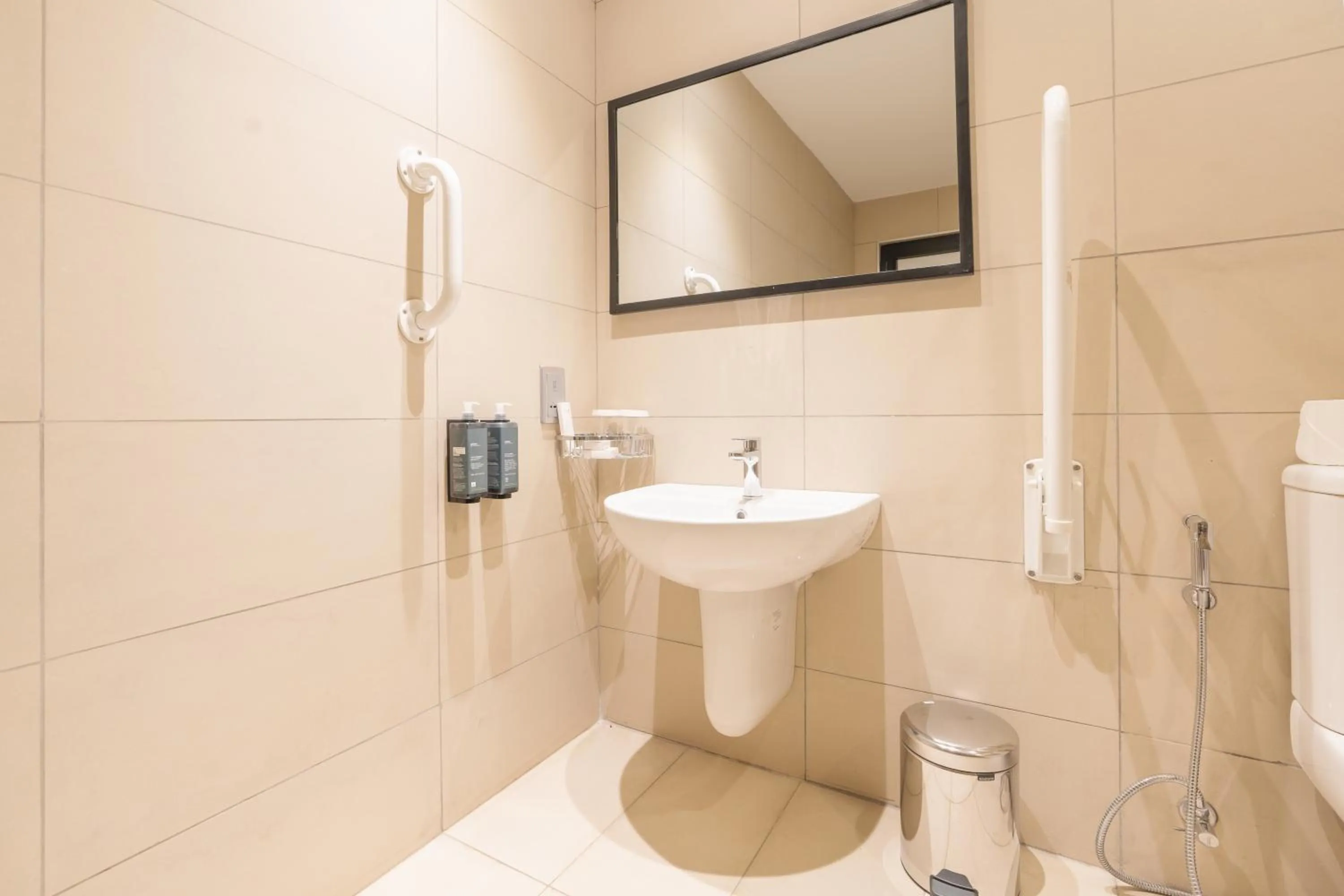 Toilet in Sarova Imperial Hotel