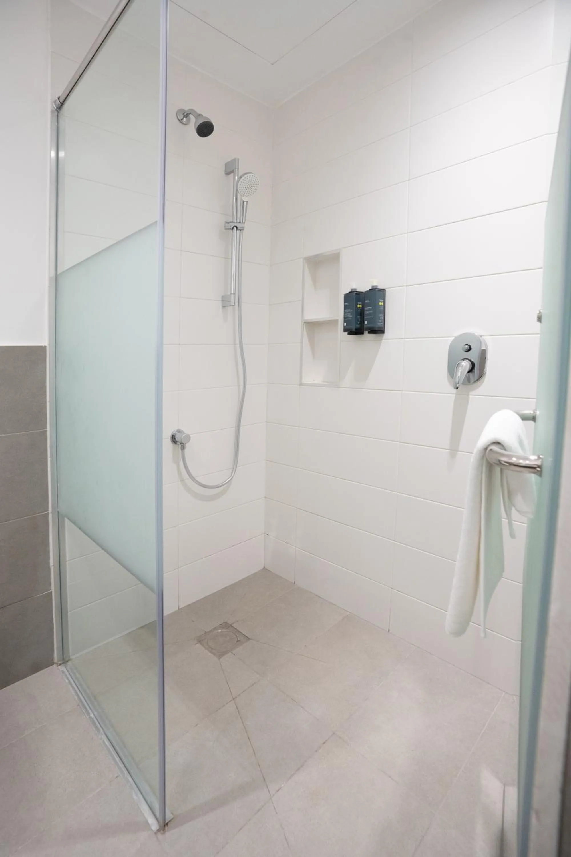 Shower in Sarova Imperial Hotel